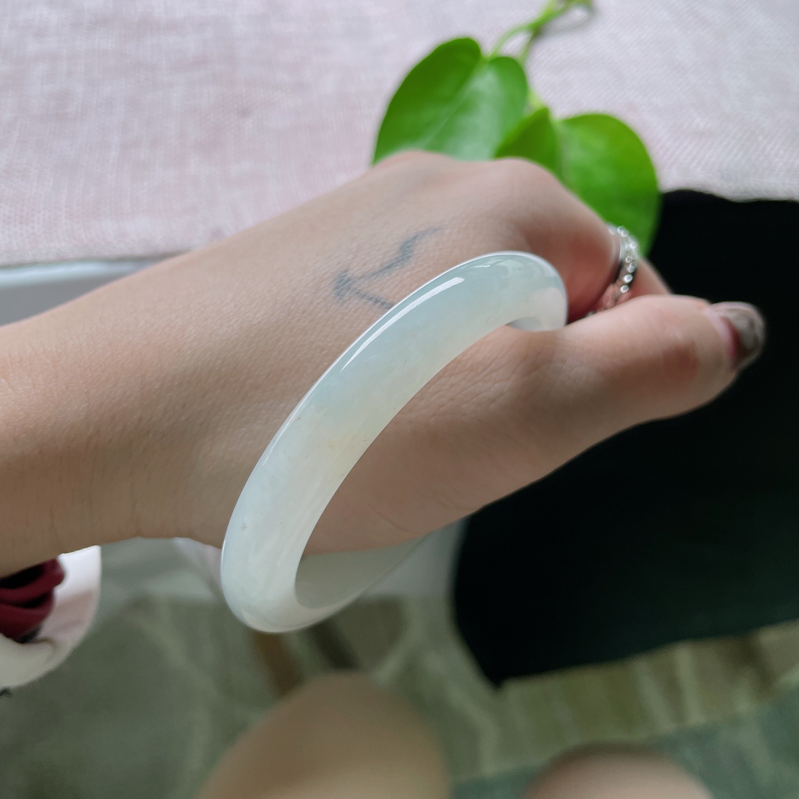 52.4（46.6）19.1/6.4白底贵妃，水润细腻，洒金招财进宝，清爽干净，完美，ss50328a