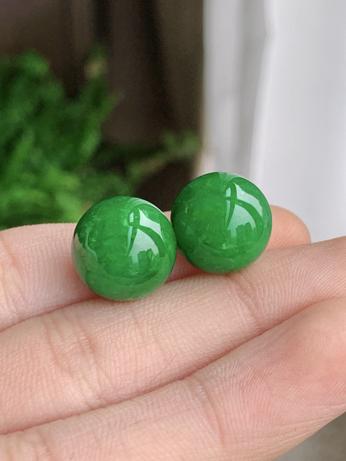 缅甸天然翡翠A货，冰阳绿珠子单珠，尺寸：12.7mm/
一颗价格。