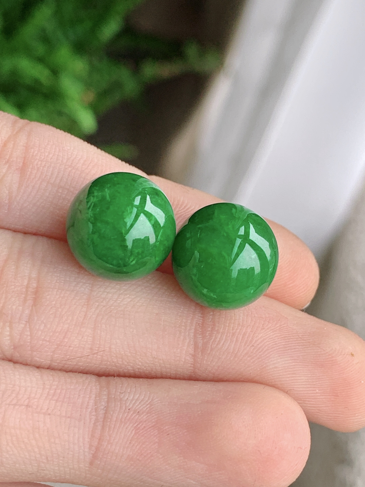 缅甸天然翡翠A货，冰阳绿珠子单珠，尺寸：12.7mm/
一颗价格。