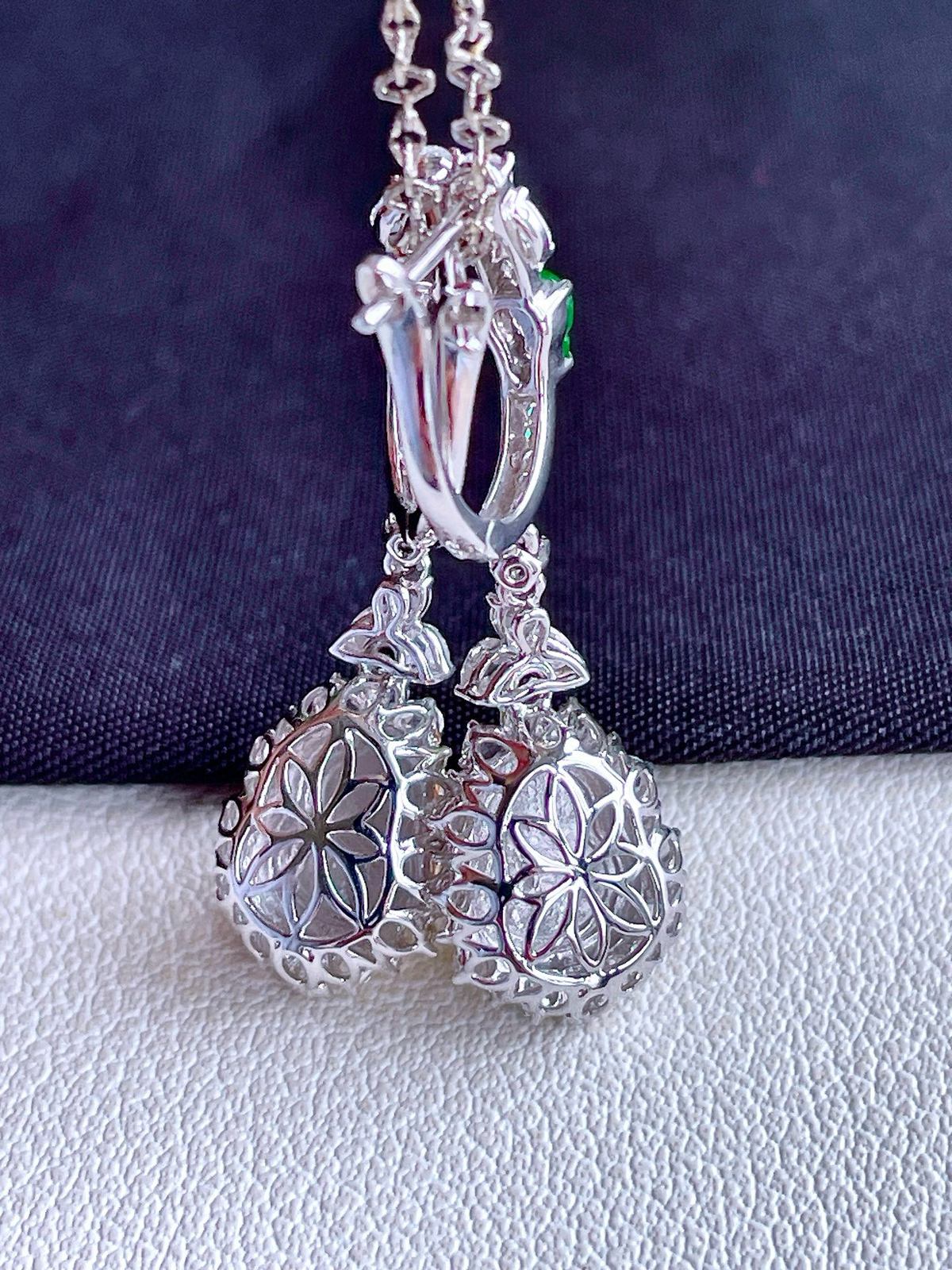 【镶嵌】高冰黄翡葫芦耳坠 
【说明】缅料 18k金镶嵌 性价比高  
【整体】31.8-10-8
【裸石】7.7-5.7-3