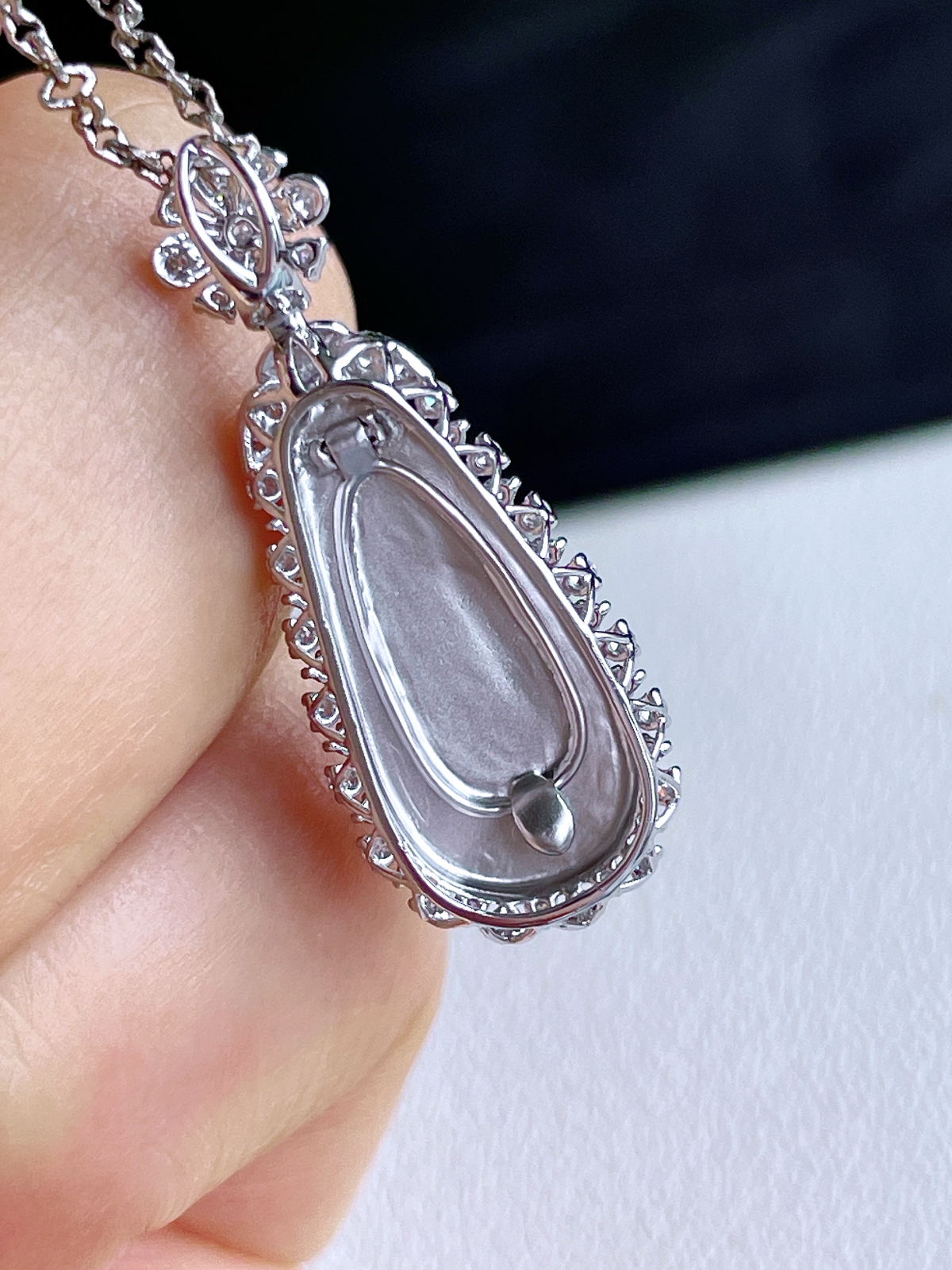 【镶嵌】冰黄翡豆子黄翡福豆吊坠  
【说明】缅料 18k金镶嵌 性价比高  
【整体】28-11-9.4
【裸石】17.4-8.2-4