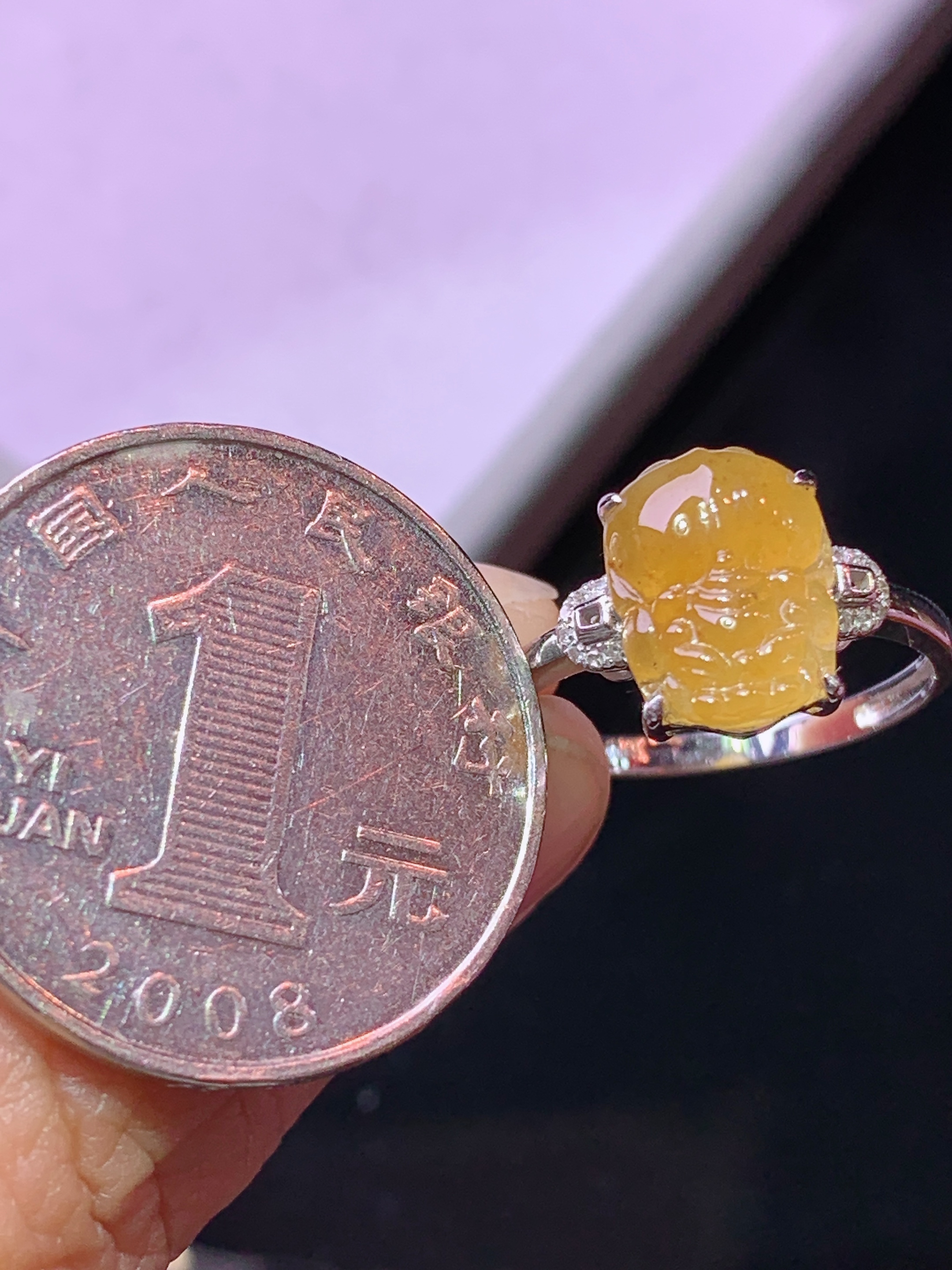 18k金钻镶嵌黄翡貔貅戒指 玉质细腻 色泽艳丽清新 水润亮眼 圈口14 裸石尺寸10.8*8.3*3.3
