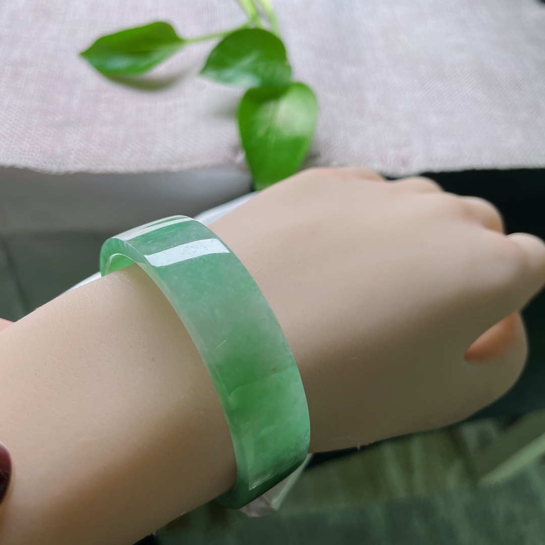 50.4/13.8/4.2，绿底正圈，方镯，水头好，种老，彰显贵气，皮纹，ss50208a