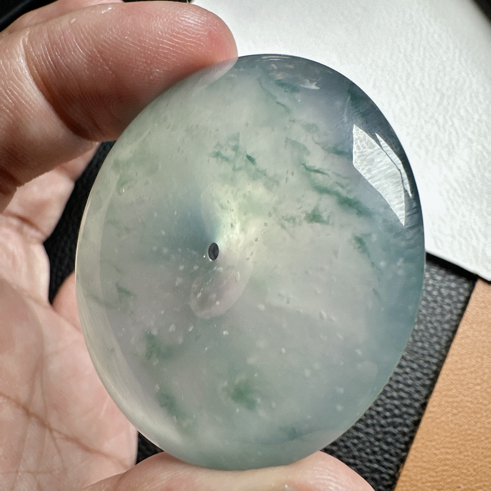 【冰种飘花巨无霸大扣】质地细腻，冰润十足，种老冰透，荧光闪耀，收藏品质。