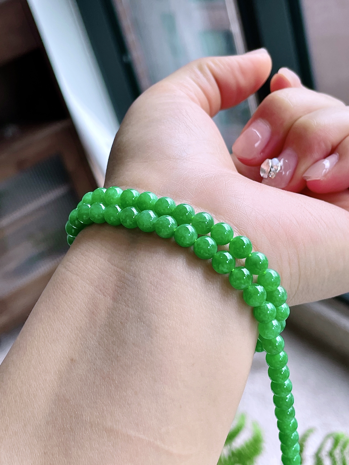 【珠子】冰阳绿珠链圆珠珠子珠链
【说明】缅料 性价比高  
【尺寸】5.7-6.5mm，28cm