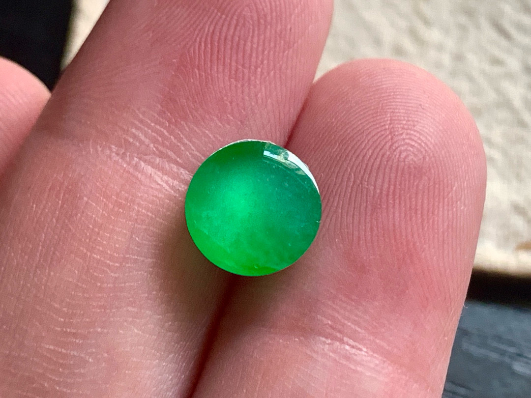 冰满色蛋面 色泽青翠漂亮，灵动无比，品相极佳，尺寸9.5*5