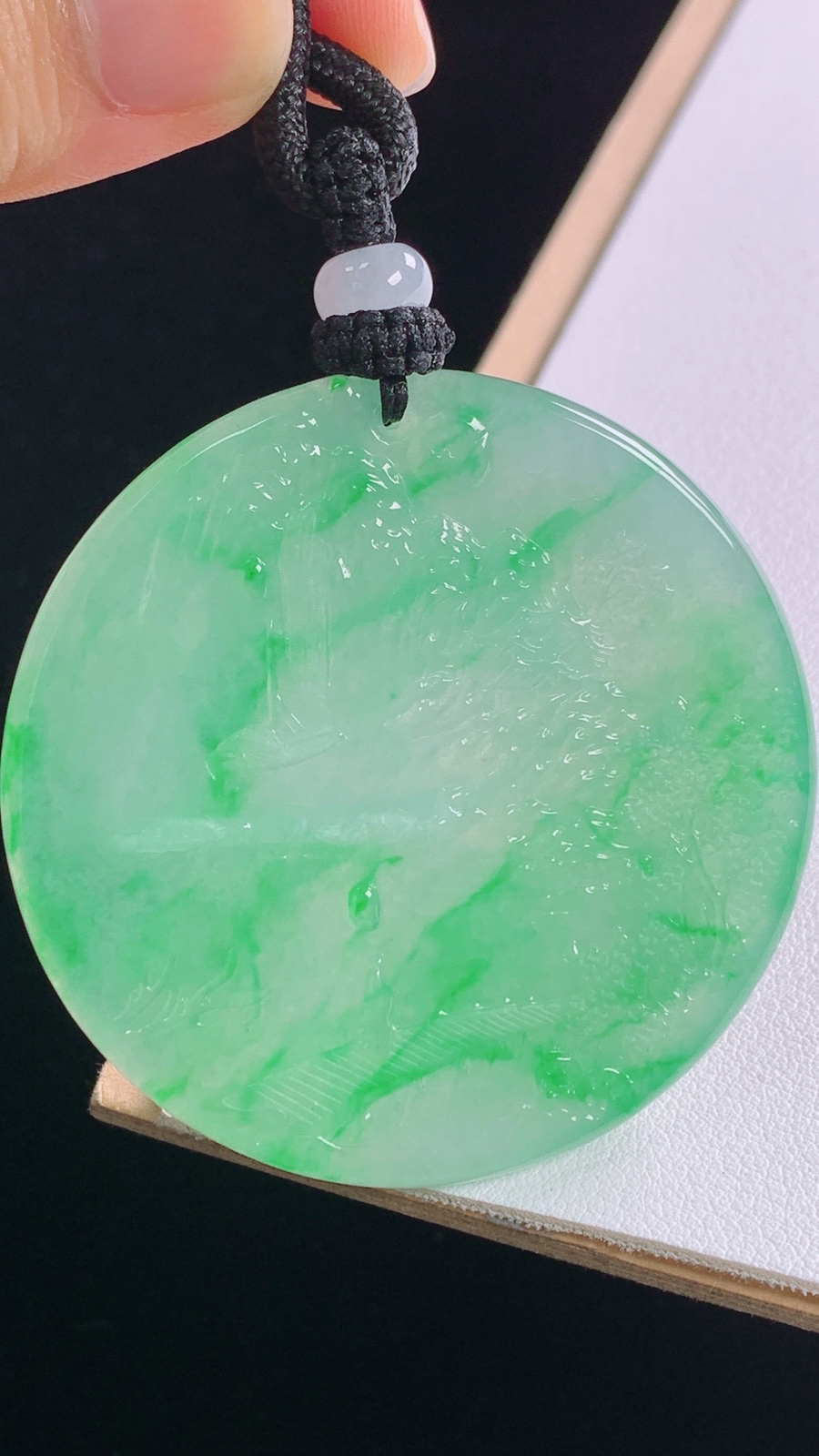 冰晴山水牌
种色兼备，清爽细腻
尺寸:60.1-52.8-5.1mm