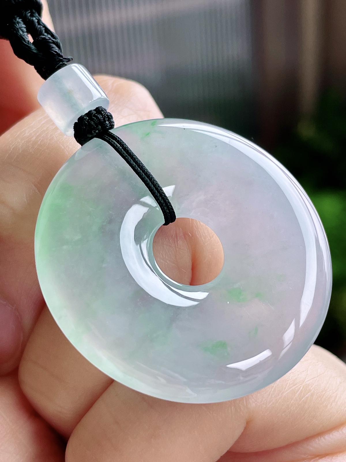 【裸石】高冰飘花甜甜圈吊坠
【说明】缅料 性价比高  
【尺寸】37.7-5.7