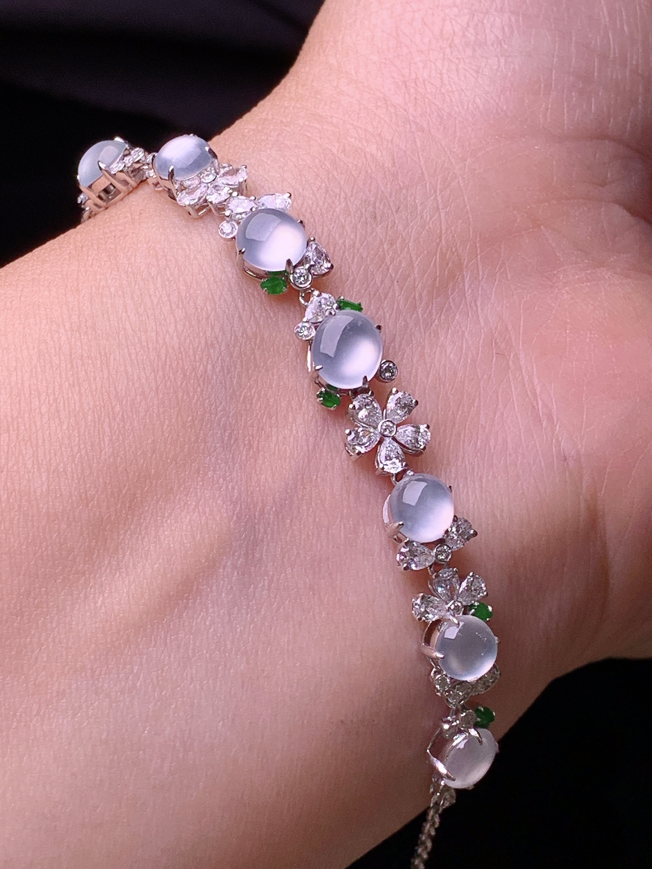 18k金钻镶嵌玻璃种蛋面手链 玉质细腻 色泽艳丽清新 水润亮眼 整体尺寸180*6.8*4.3m5