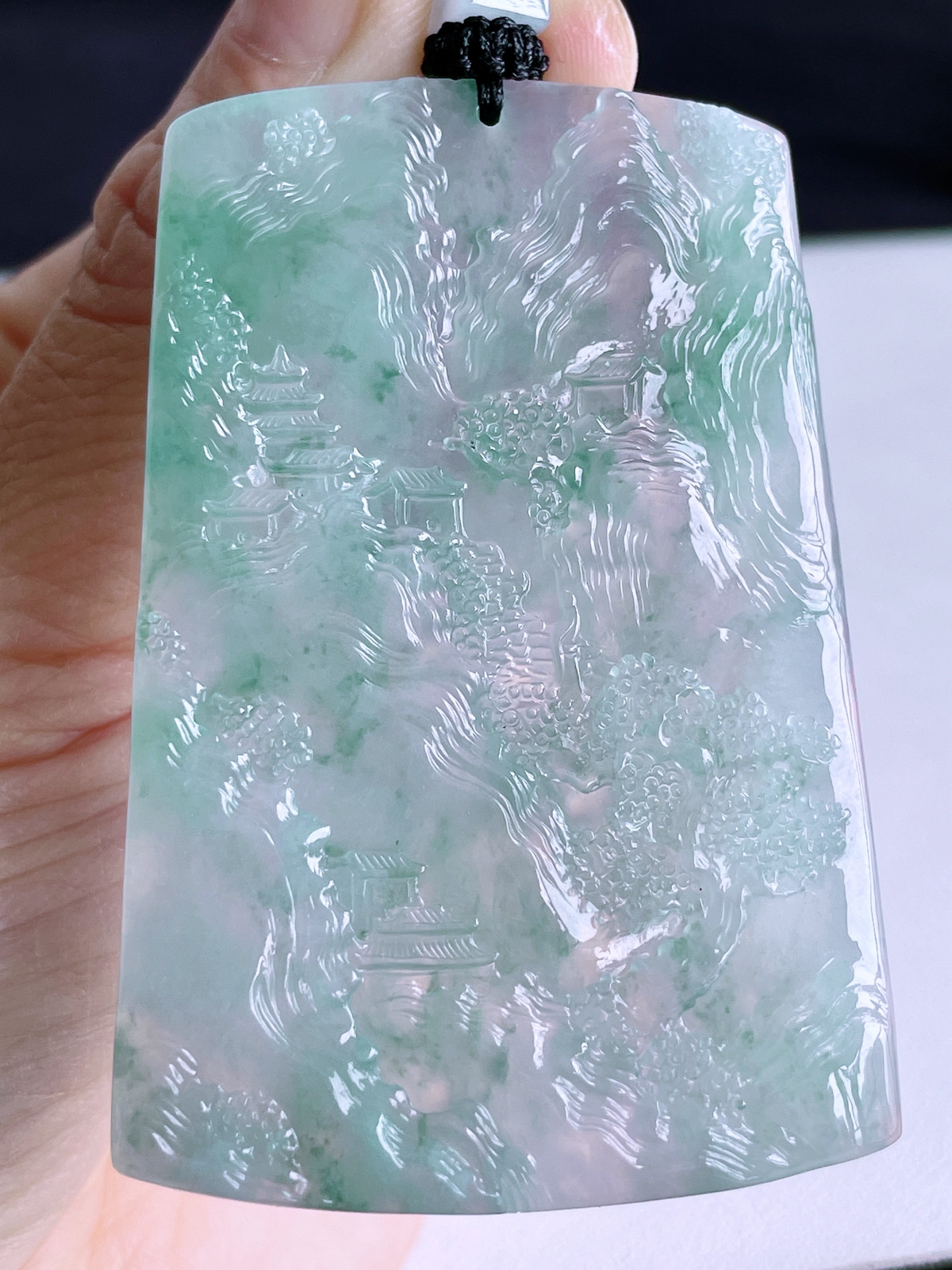 冰飘花大山水牌吊坠
【说明】缅料 完美 性价比高  
【尺寸】68.6-46.8-6