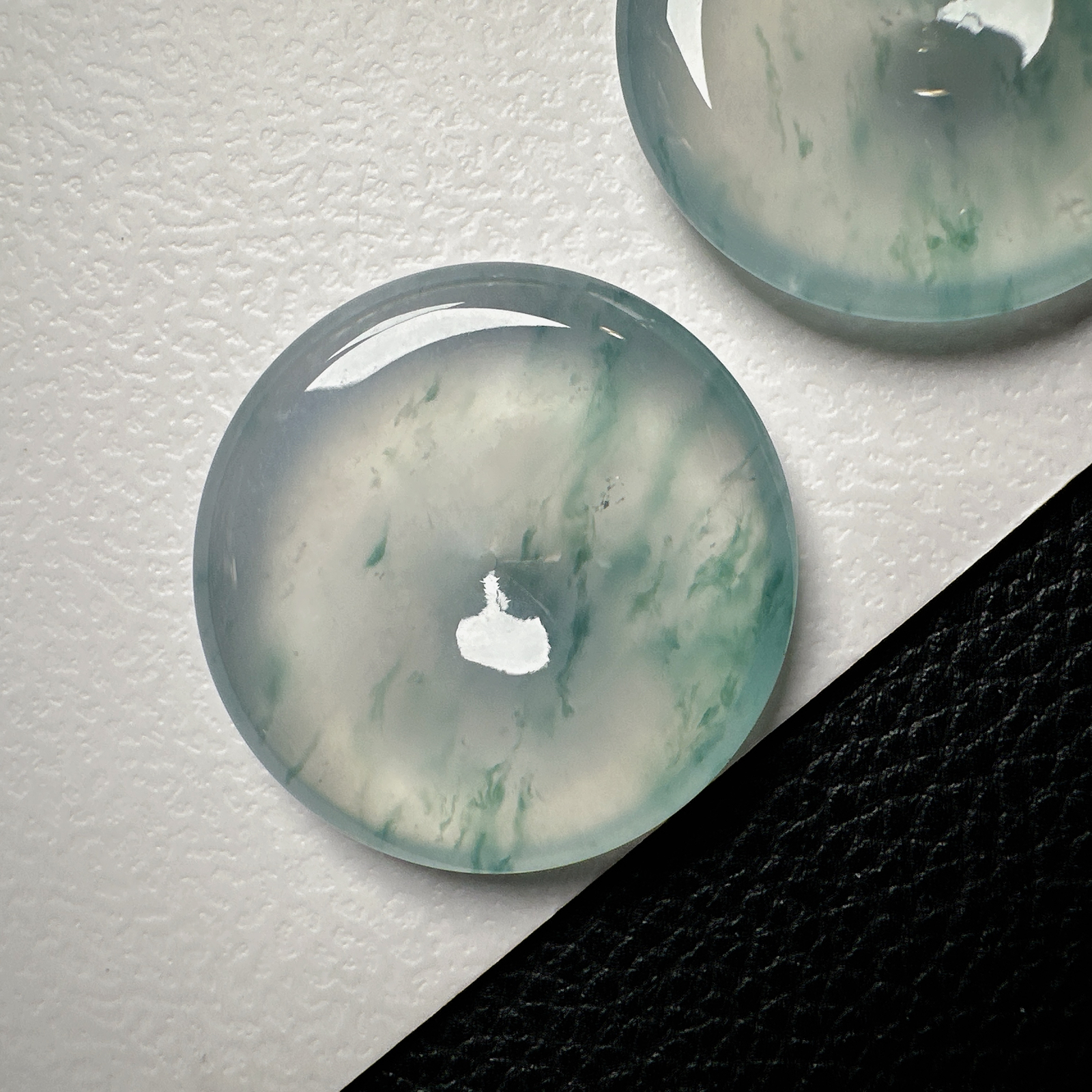 【冰种飘花平安扣一对】质地非常细腻干净，冰润十足，种老冰透，收藏品质