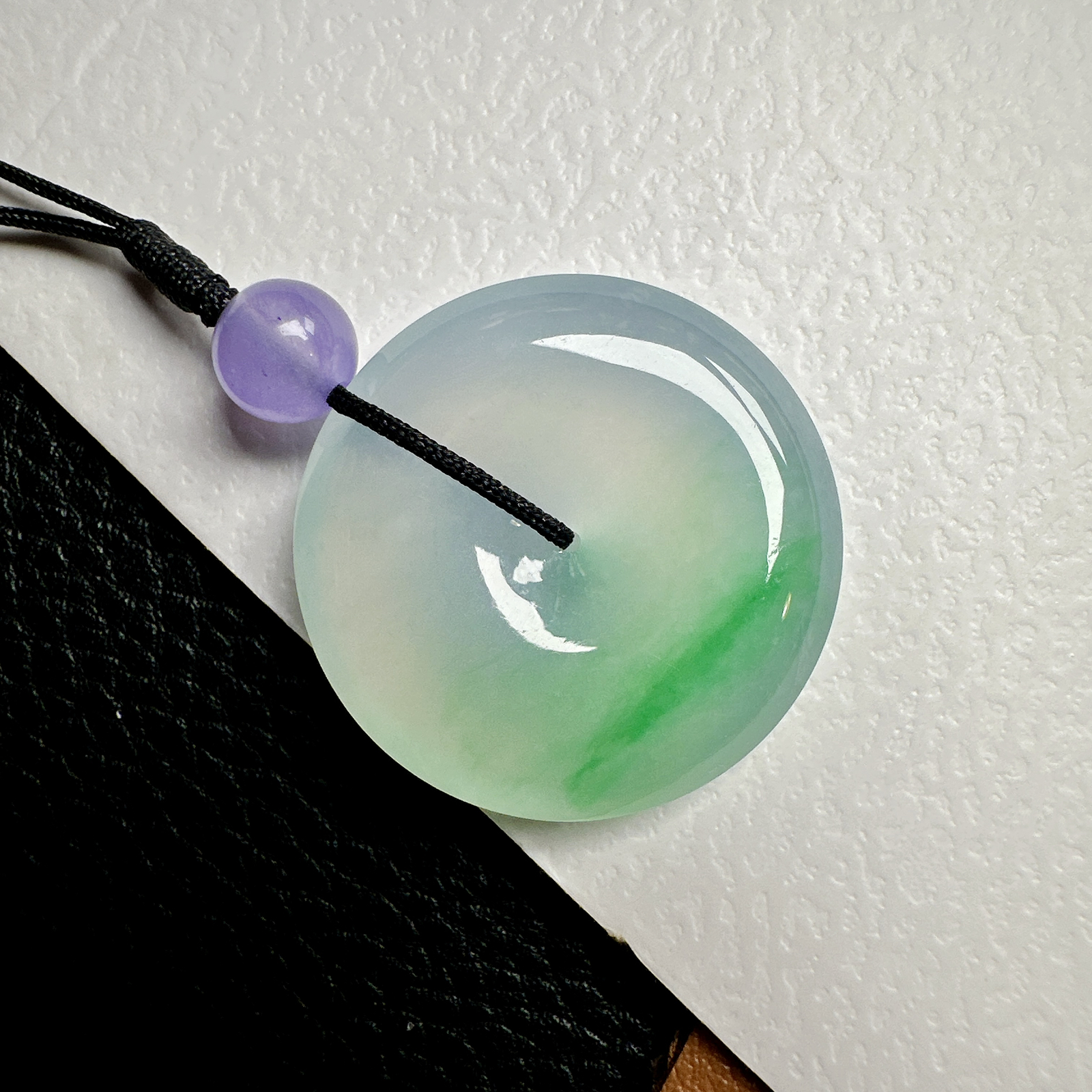 【冰种飘阳绿平安扣】质地细腻，品质很好，冰感十足，胶感明显，收藏品质