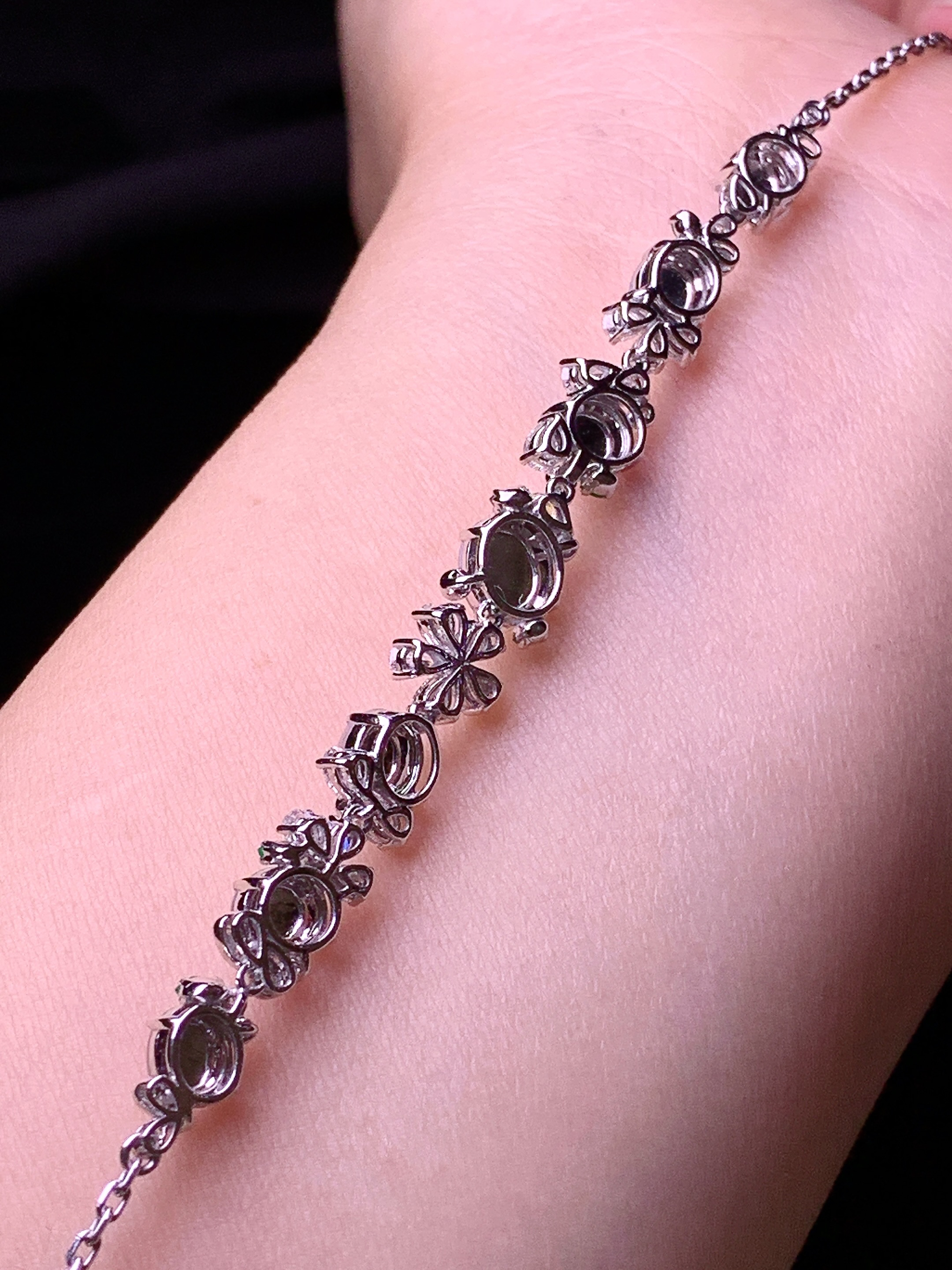 18k金钻镶嵌玻璃种蛋面手链 玉质细腻 色泽艳丽清新 水润亮眼 整体尺寸180*6.8*4.3m5