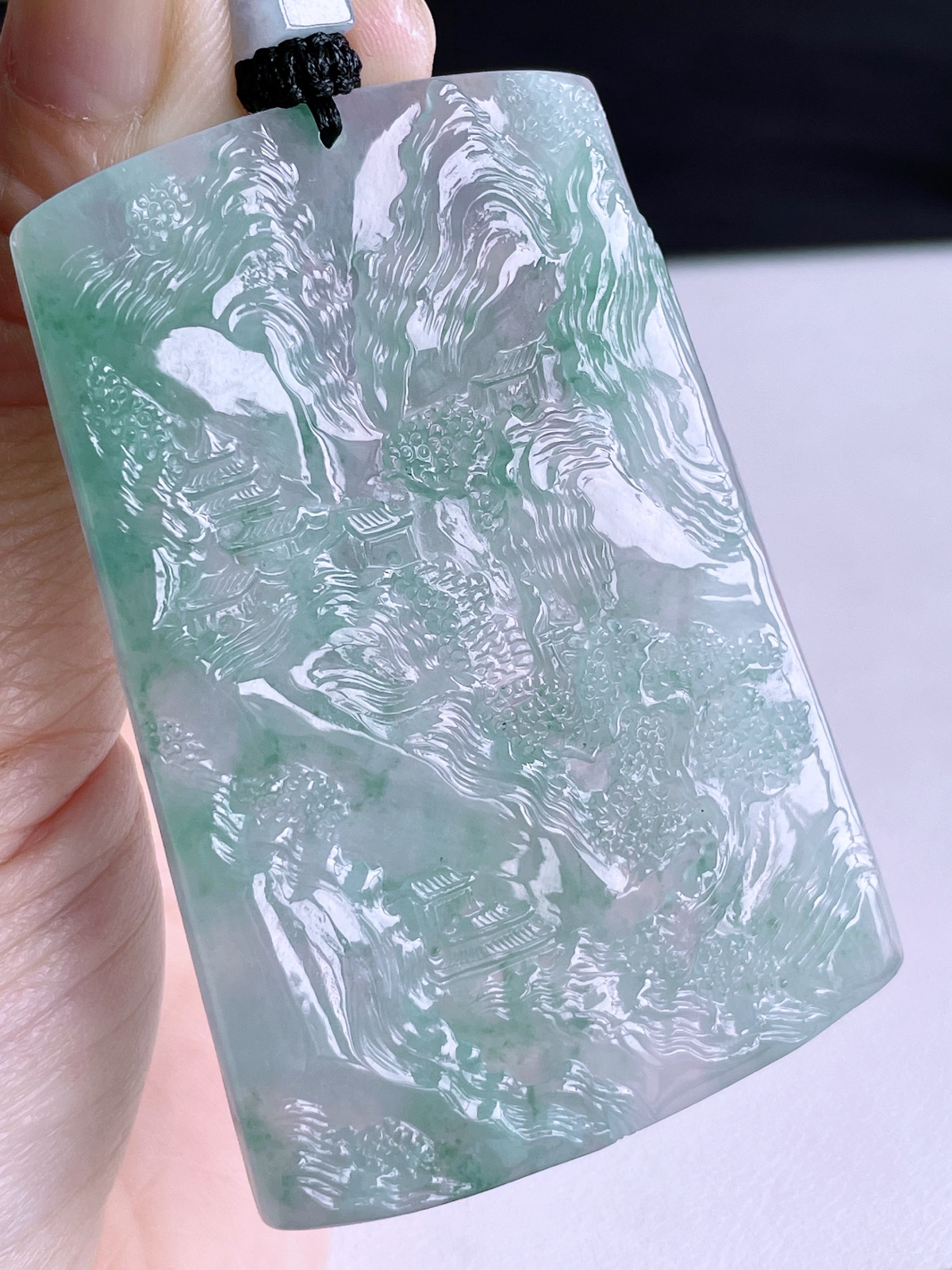 冰飘花大山水牌吊坠
【说明】缅料 完美 性价比高  
【尺寸】68.6-46.8-6