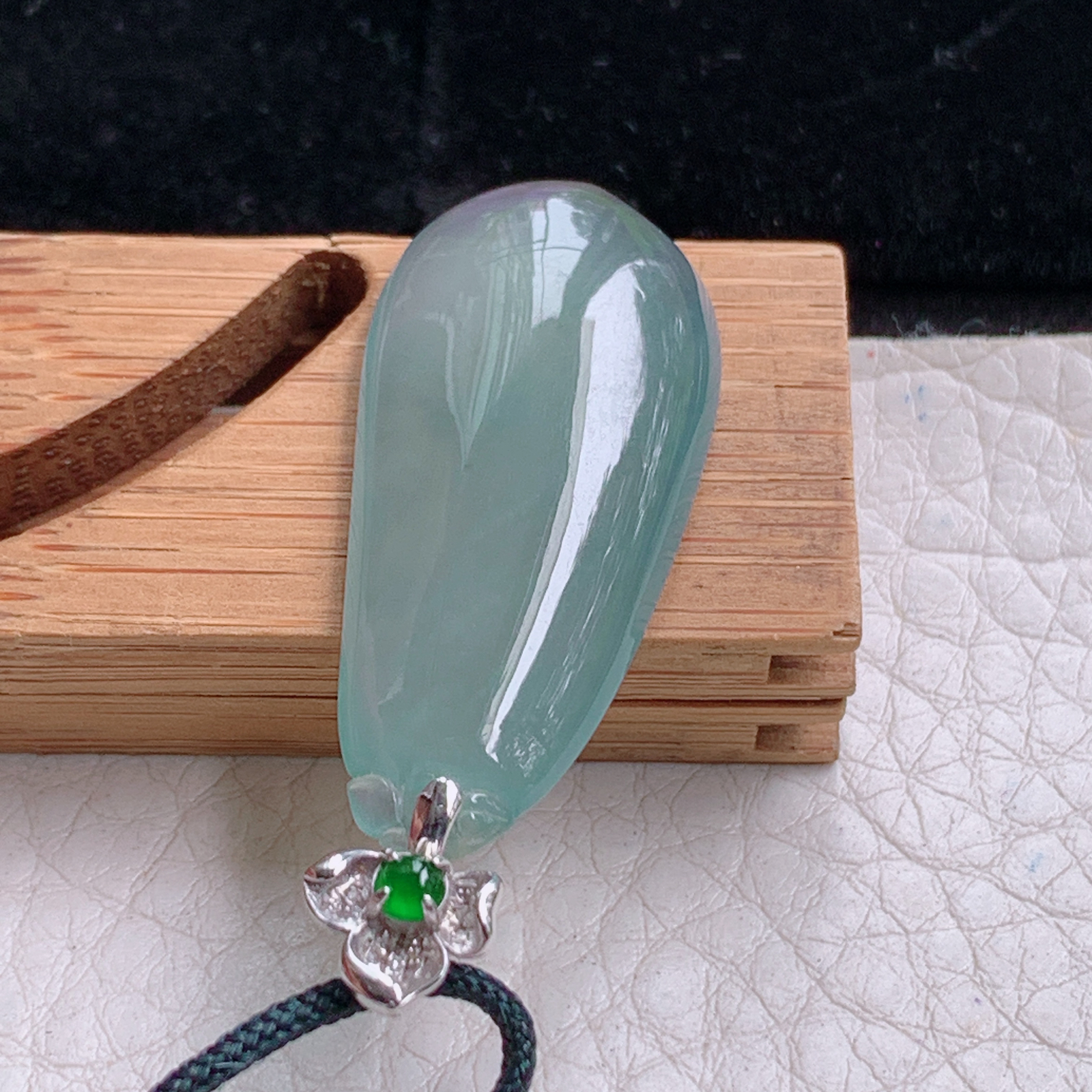 zz3实拍玉石34.5*16*5.6缅甸翡翠天空蓝冰种福瓜吊坠 镶金锁饱满玉坠