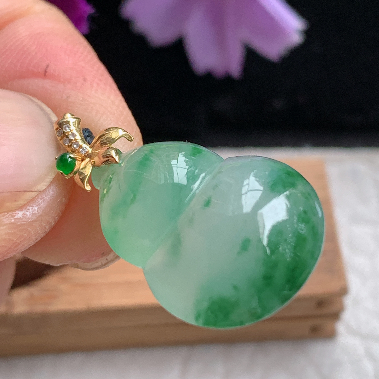 zz3实拍连金26.5*15.5*7.3缅甸翡翠冰飘绿花精美葫芦吊坠 镶金福禄锁骨坠