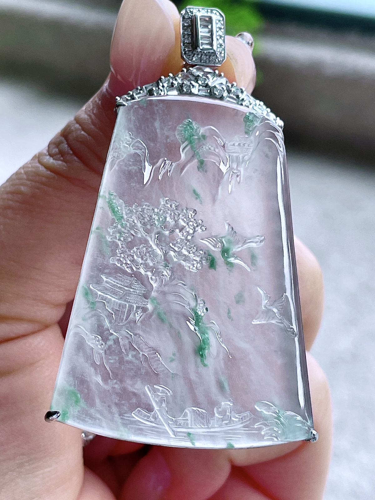 飘花大山水牌吊坠  
缅料 18k金镶嵌 完美 性价比高 
整体尺寸：63-36.3-8.3