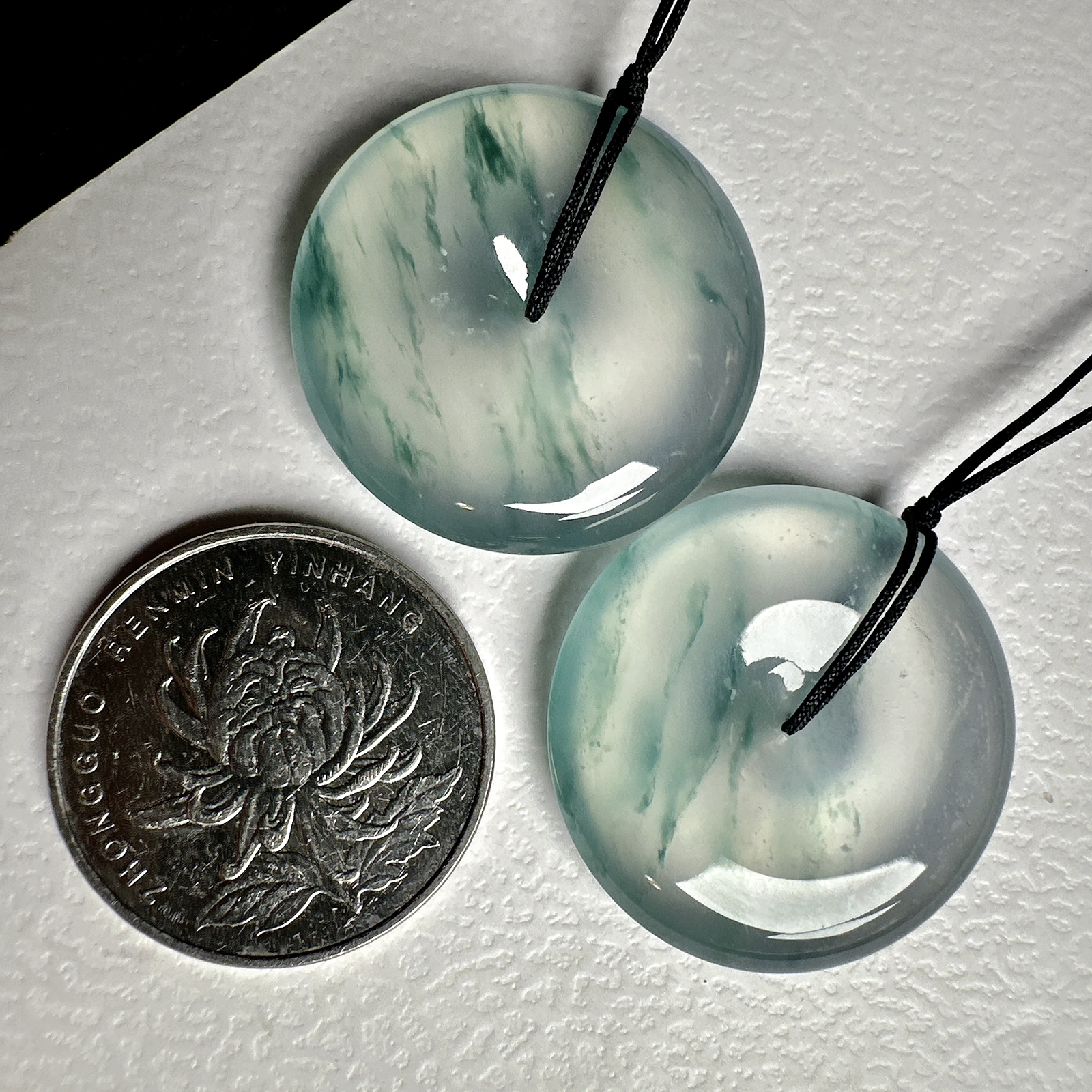 【冰种飘花平安扣一对】质地非常细腻干净，冰润十足，种老冰透，收藏品质，裸石尺寸28*5.8毫米