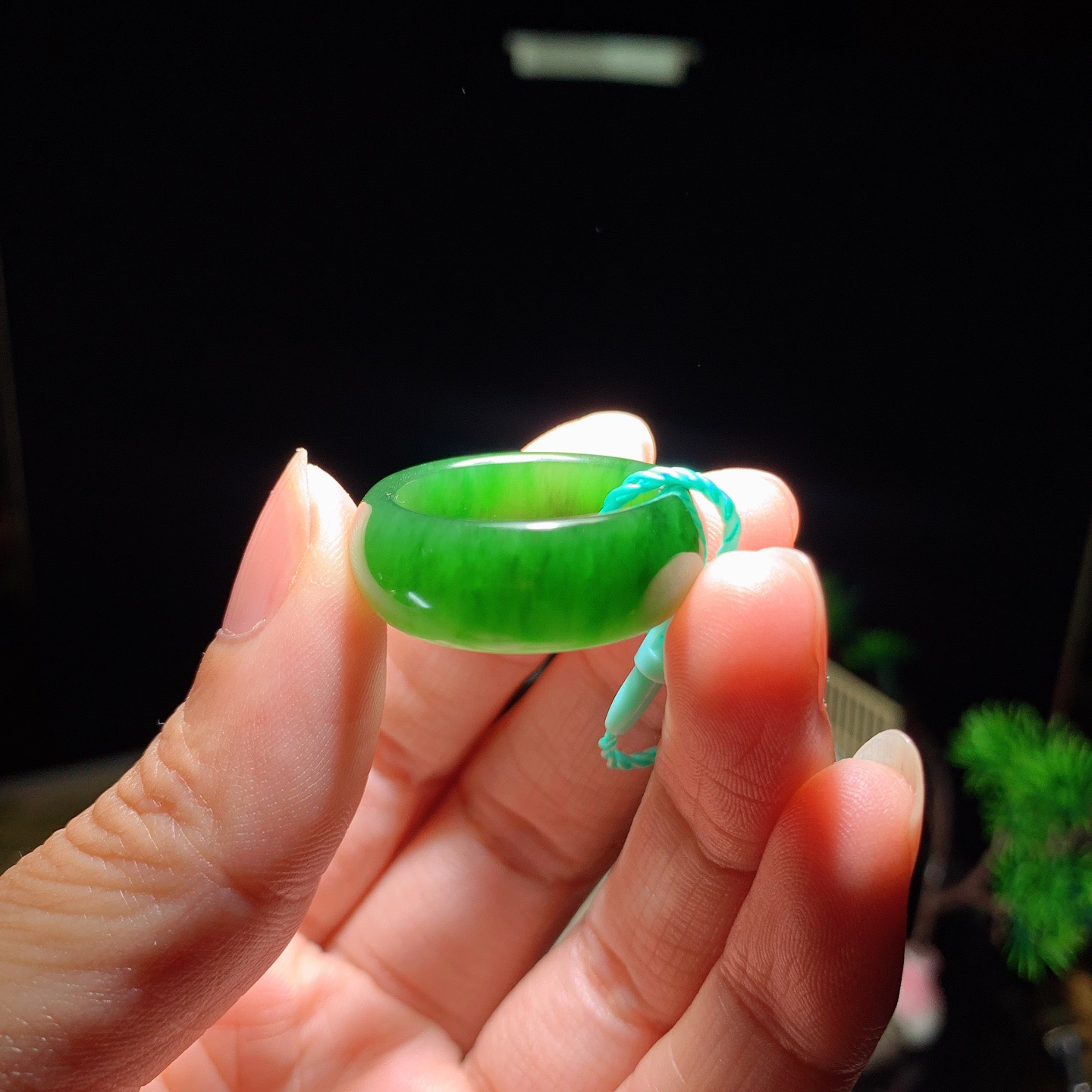 和田玉阳绿俄罗斯碧玉扳指挂件 内径18尺寸9/4！玉质细腻油润 底色纯净 脂粉好，品质好。lt260402