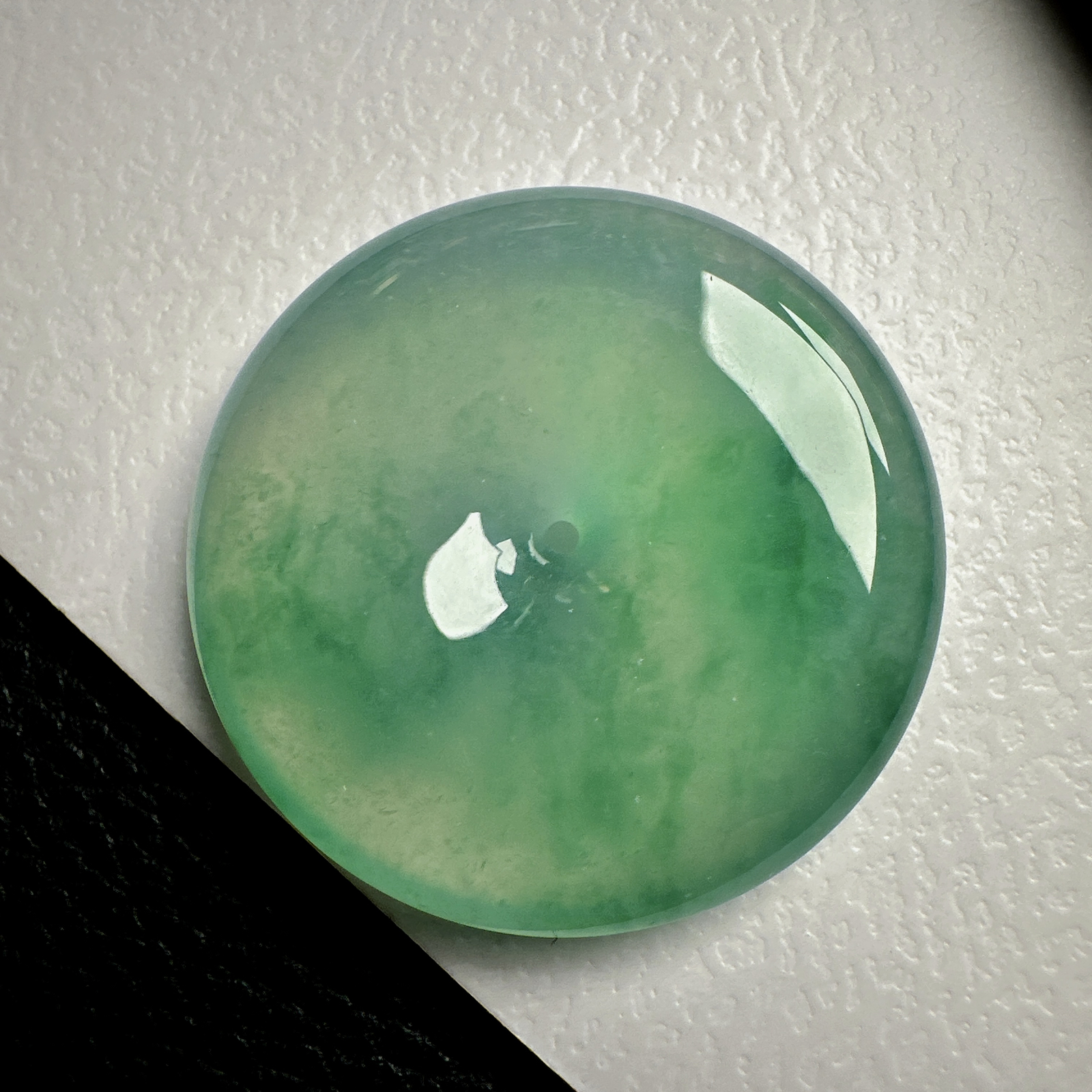 【冰种飘绿平安扣】质地细腻，品质很好，冰感十足，胶感明显，收藏品质