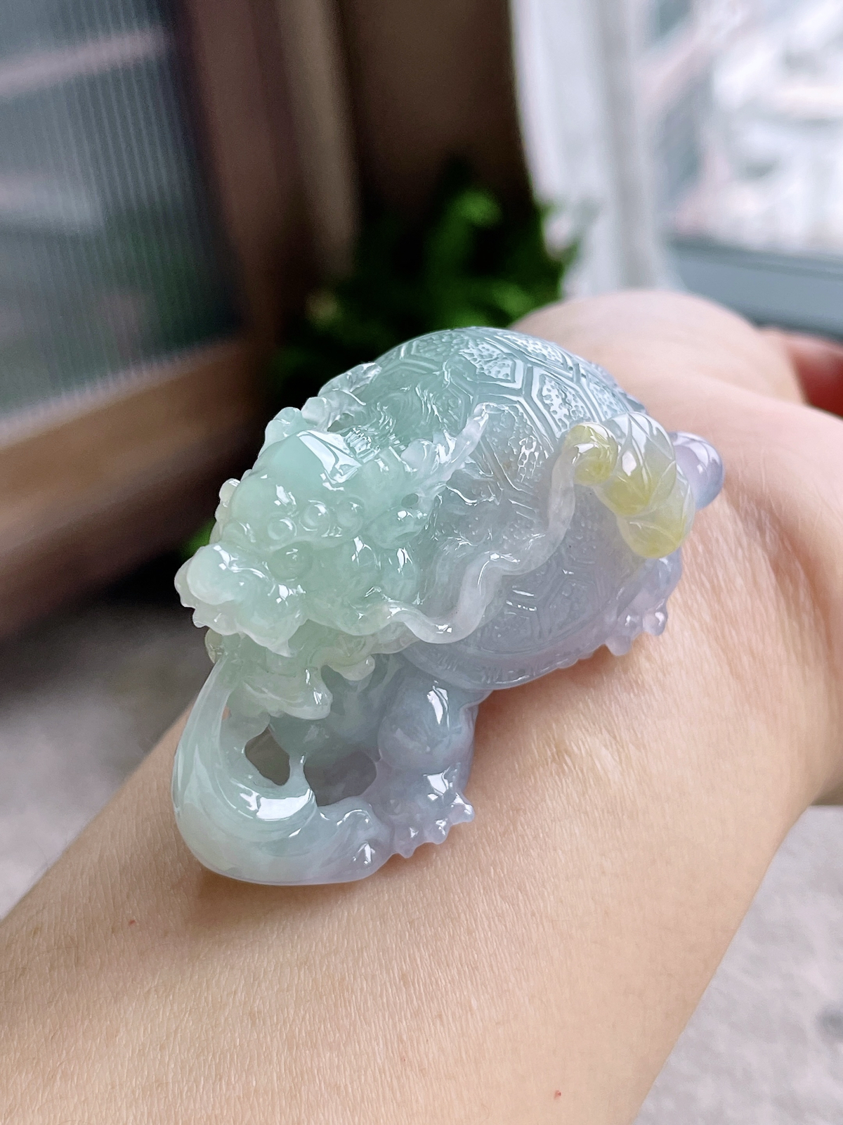 【裸石】冰春彩龙龟吊坠
【说明】缅料 性价比高  
【尺寸】57-34-31.4