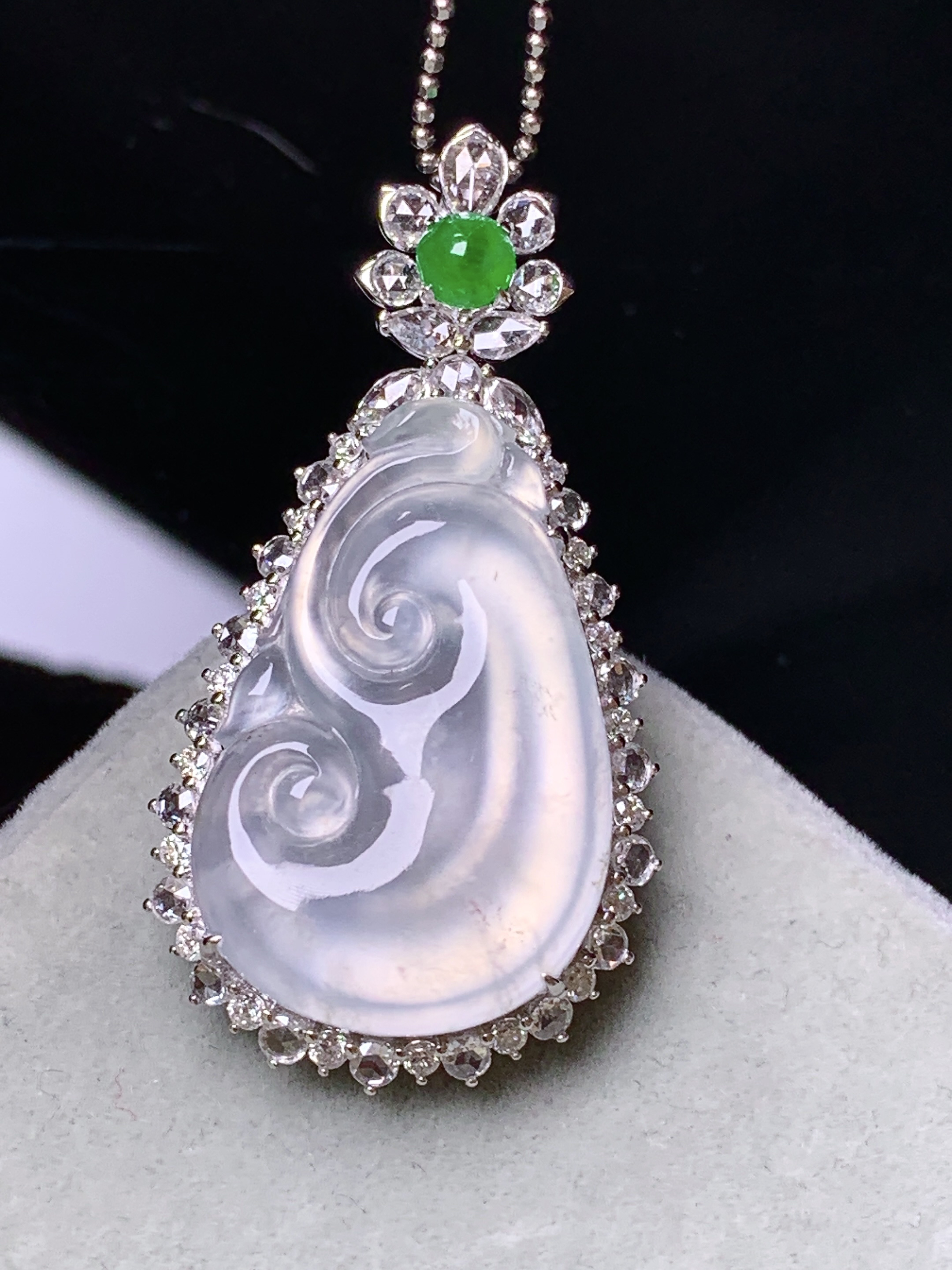 18k金钻镶嵌吊坠 玉质细腻 色泽艳丽清新 水润亮眼 整体尺寸38.8*20.2*8.5m5