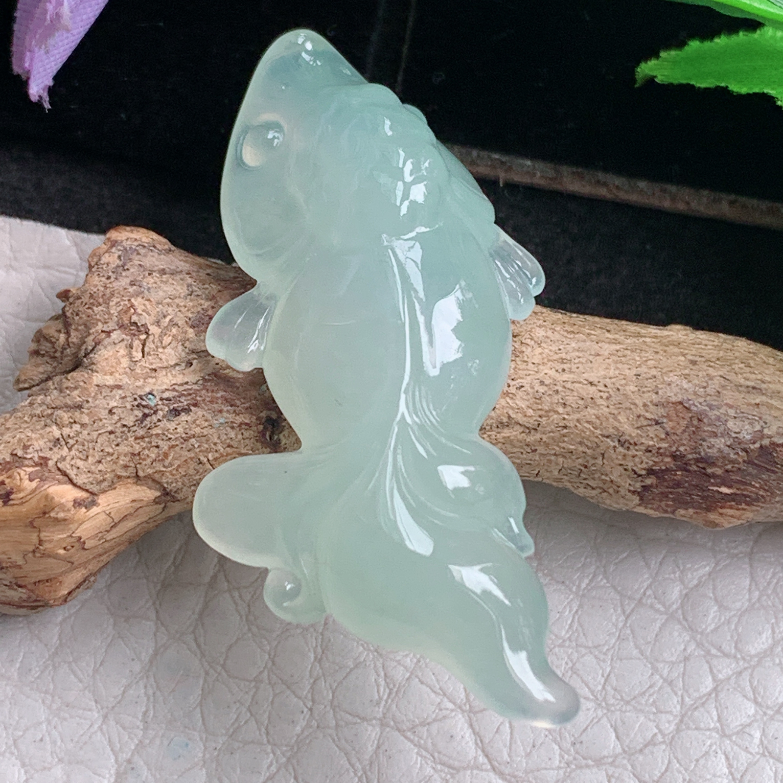 lz实拍45*19.6*8.8天然缅甸翡翠冰晴绿自由自在 鱼儿玉吊坠 玉挂件