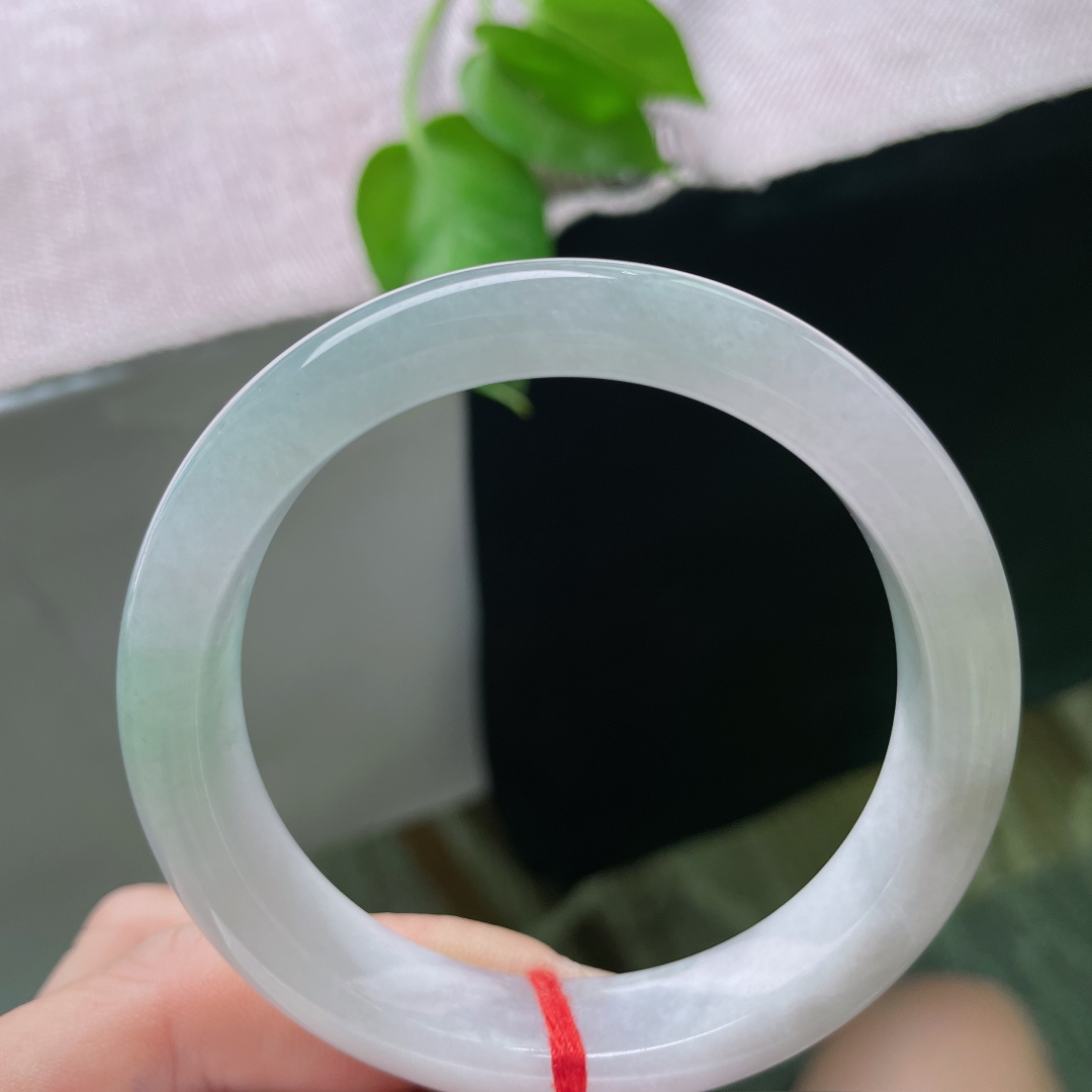 57/13.1/8.2，淡绿底正圈，水头好，质地温润细腻，软玉温香，棉团，ss49807a