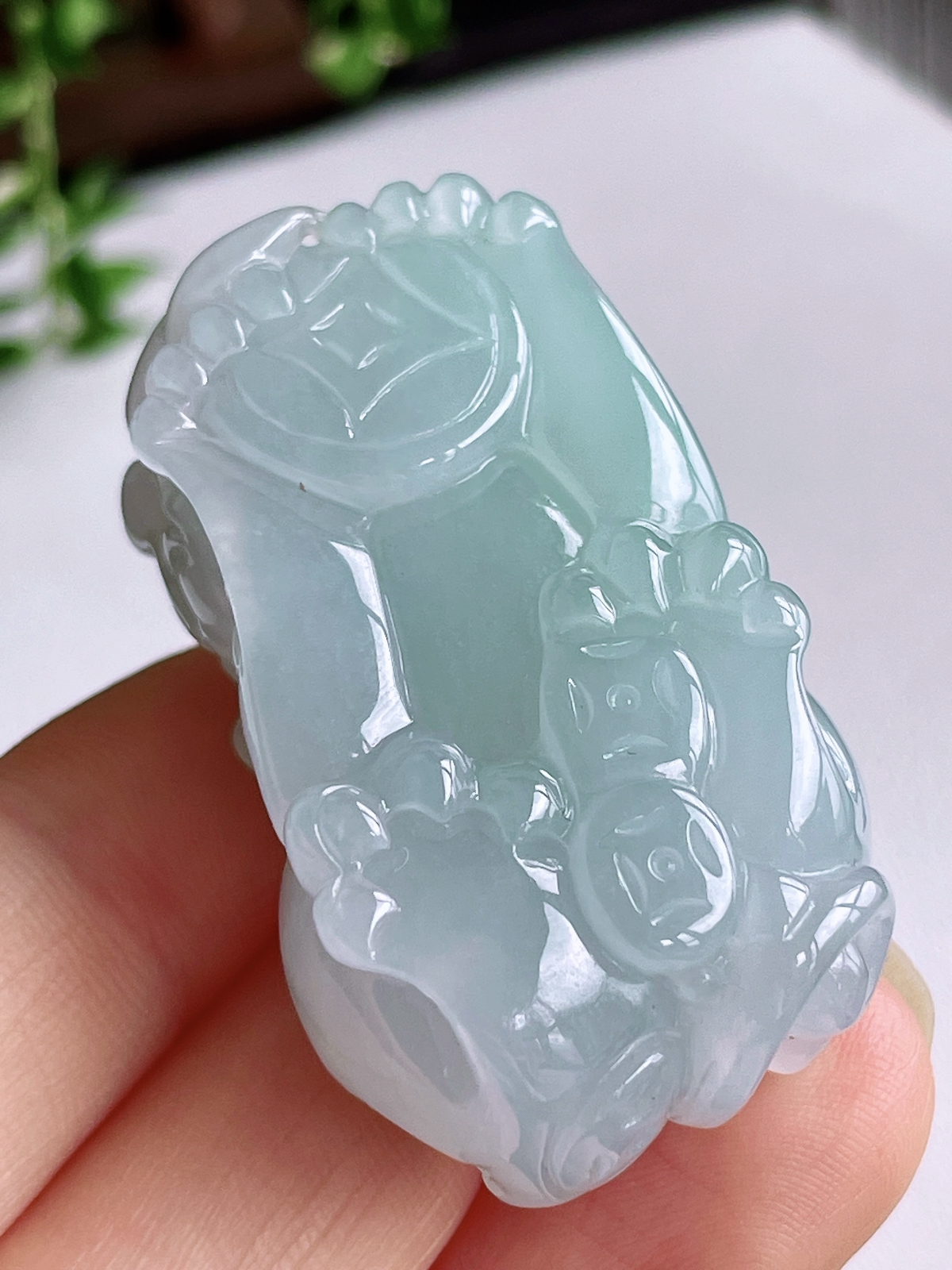 【裸石】冰晴水貔貅吊坠
【说明】缅料 性价比高  
【尺寸】47.4-26.4-23