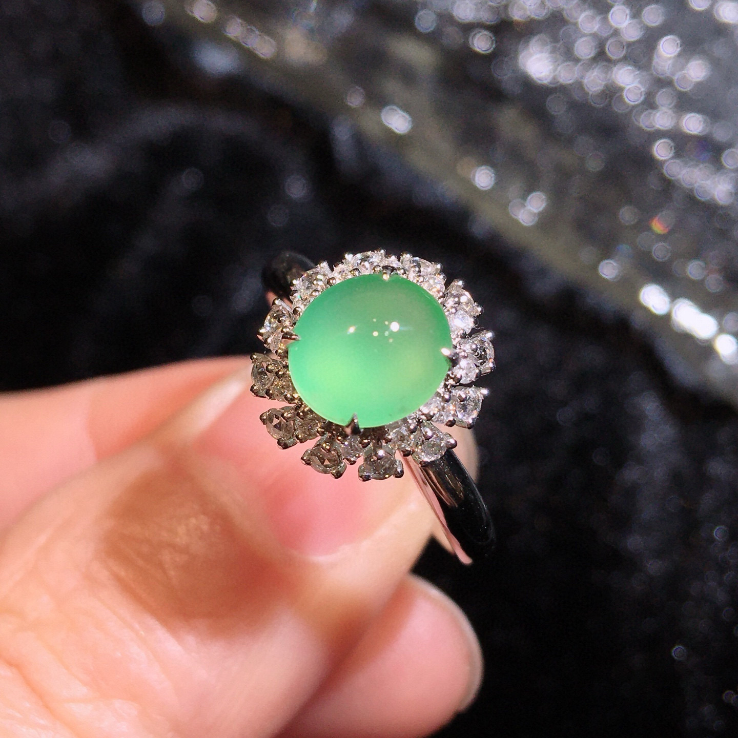 18K金镶嵌冰种晴水蛋面戒指