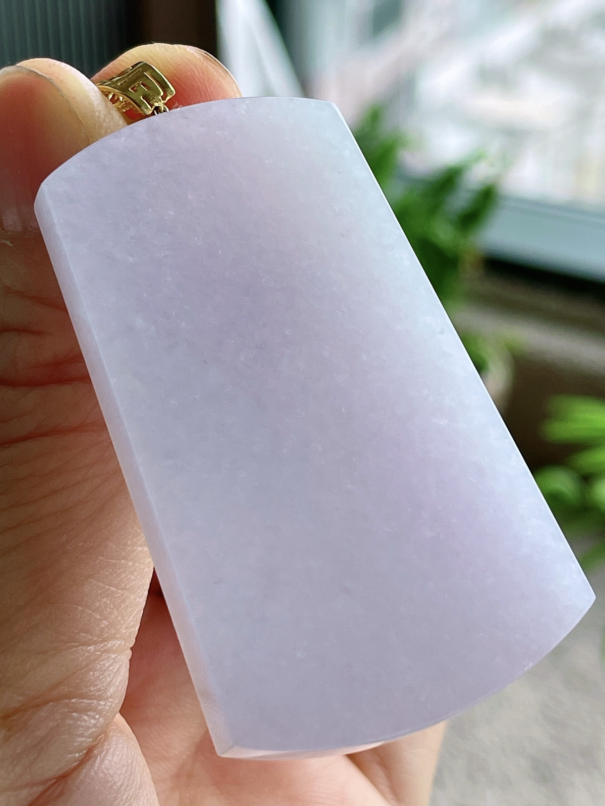 【镶嵌】冰紫底无事牌吊坠  
【说明】缅料 18k金镶嵌 性价比高  
【整体】59.5
【裸石】52.1-31.7-5.5