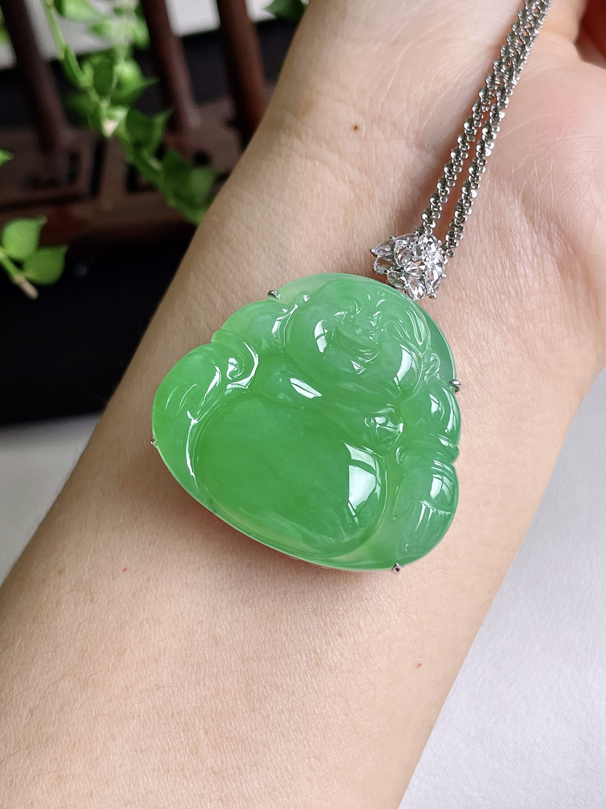 【镶嵌】冰甜绿佛公大佛公吊坠  
【说明】缅料 18k金镶嵌 性价比高  
【整体】40.6-36-12.6
【裸石】36-32.2-4