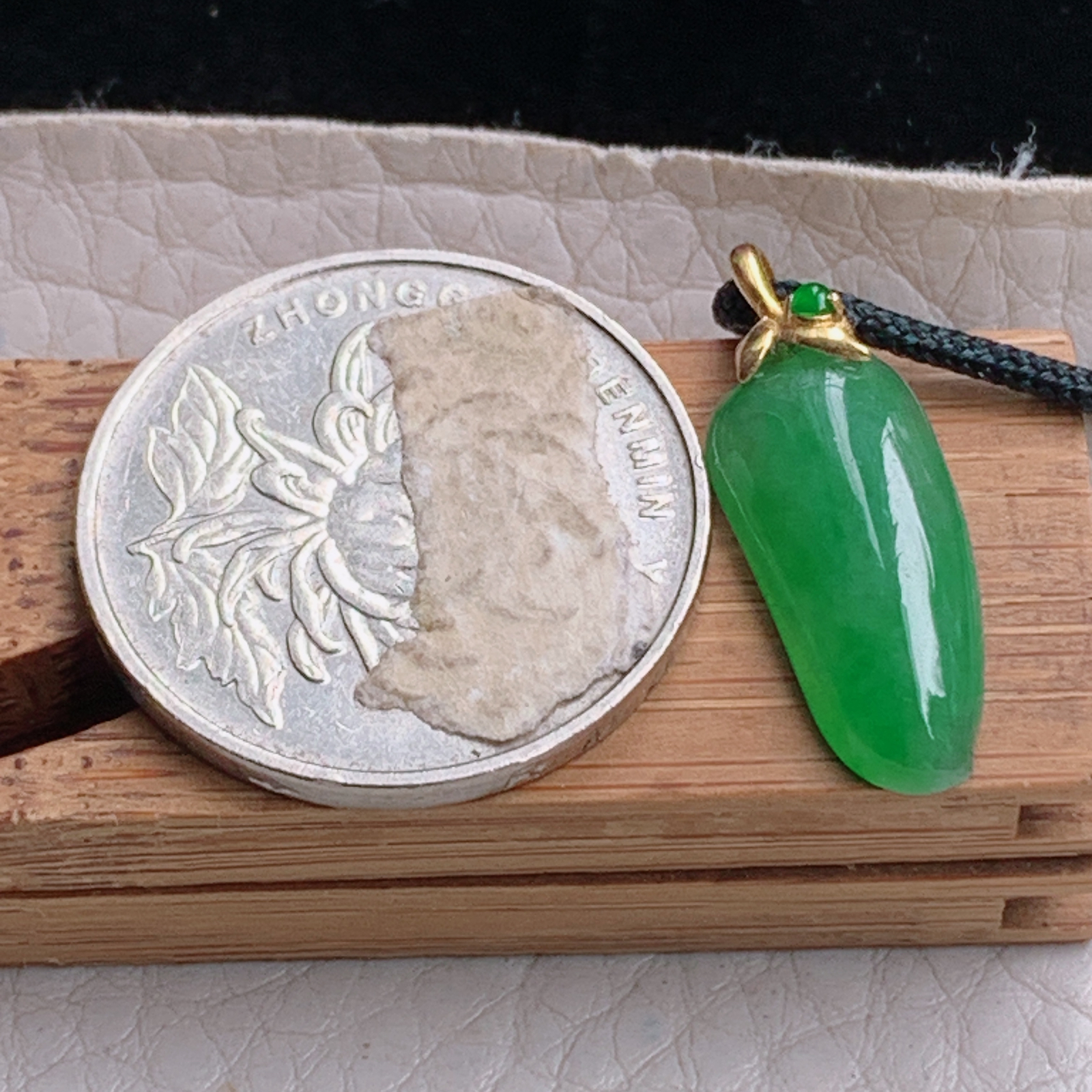 zz3实拍连金25*8.8*4.5缅甸翡翠满绿精美小福瓜小吊坠 镶金锁骨坠