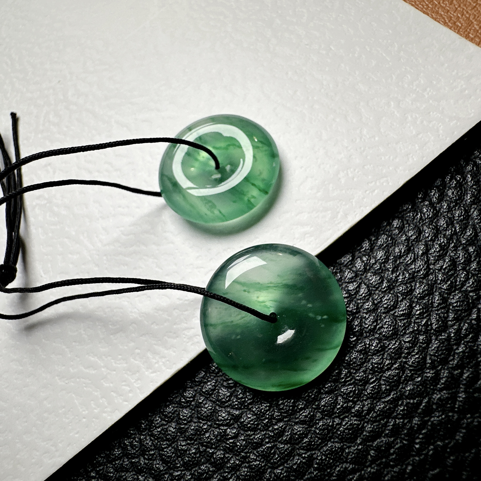 【冰种飘绿平安扣一对】近玻璃种，质地细腻，难得的冰润度，难得的好颜色