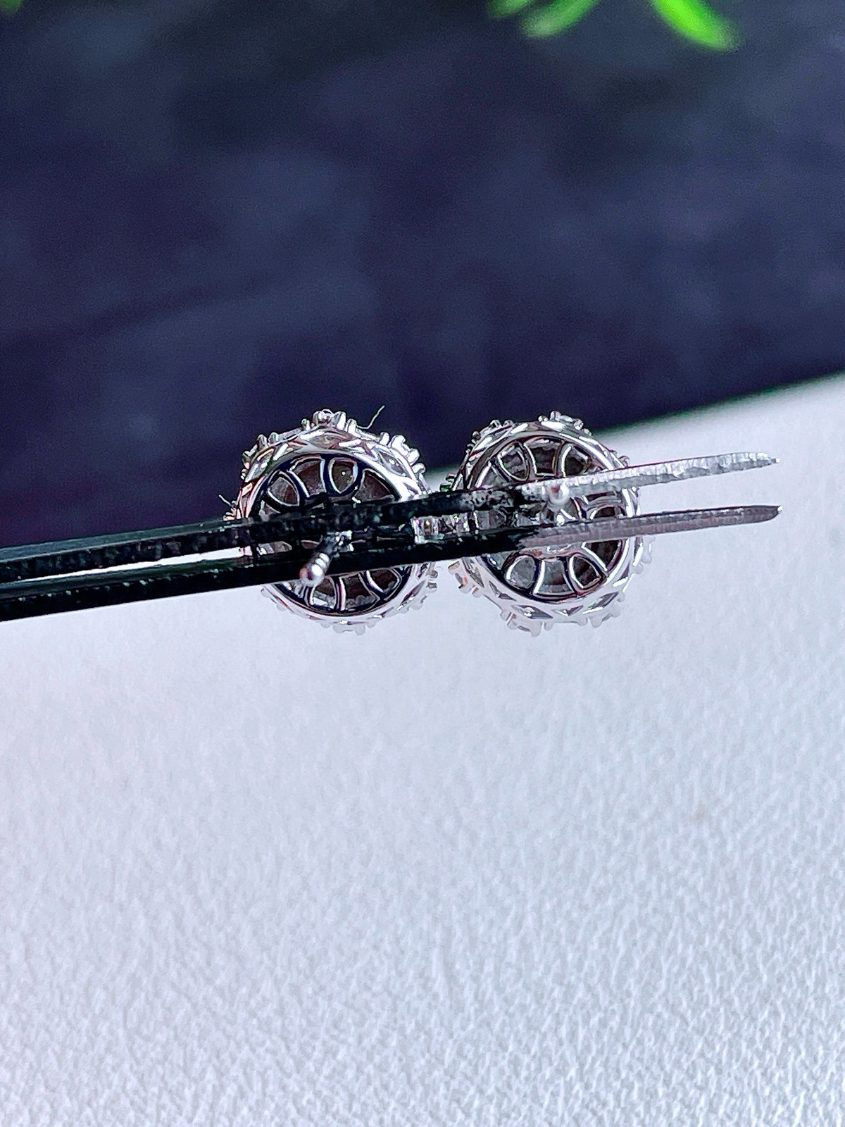 【镶嵌】冰阳绿蛋面耳钉 
【说明】18k金镶嵌 性价比高  
【整体】10.2-9.3-7.8
【裸石】6-5-3