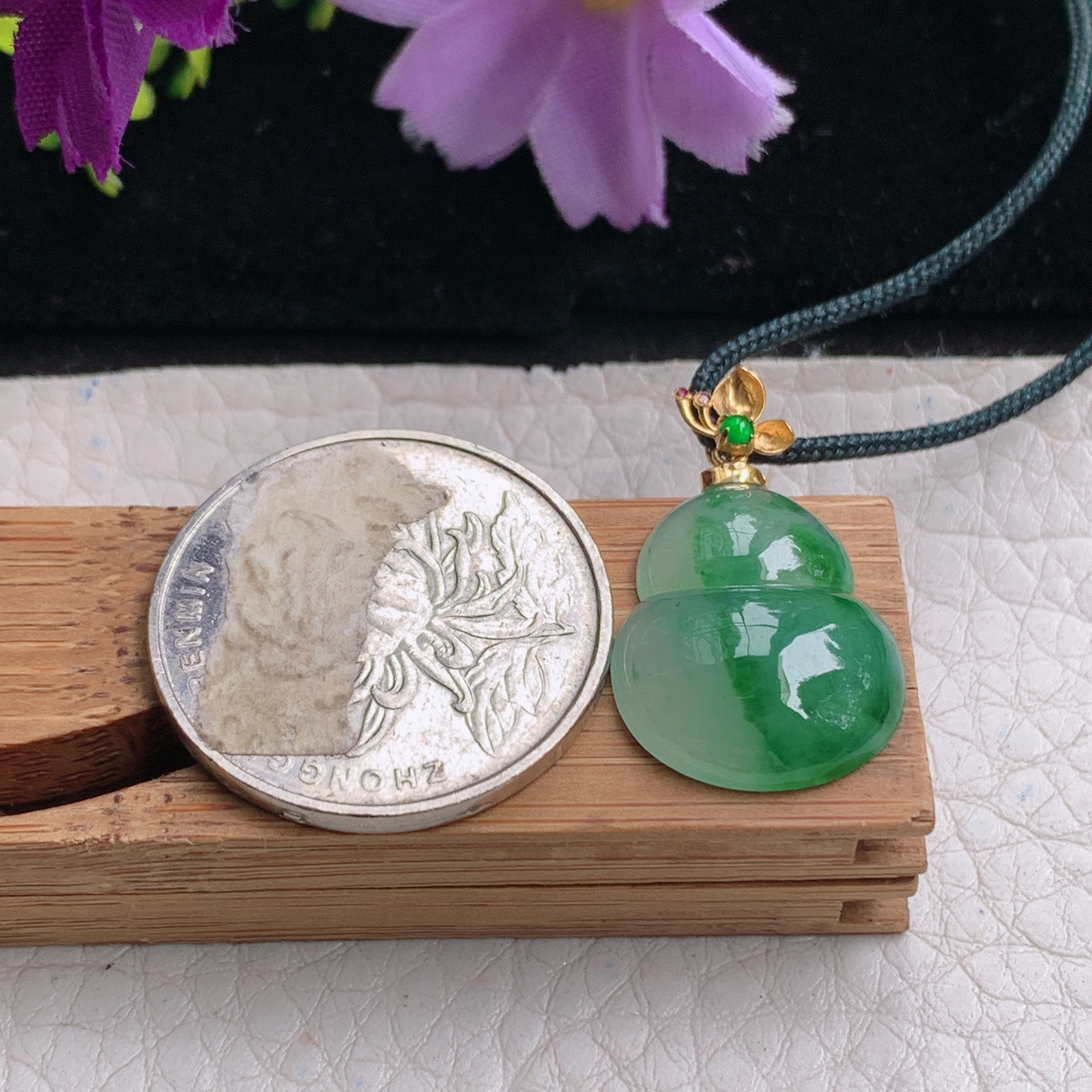 zz3实拍连金26.8*15.5*4.8缅甸翡翠飘绿精美葫芦吊坠 半山半水镶金锁骨坠