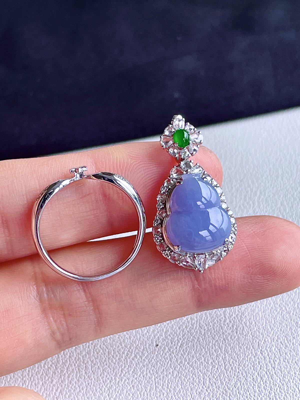 【镶嵌】紫罗兰葫芦两用款（戒指，吊坠）  
【说明】缅料 18k金镶嵌 性价比高  
【整体】28.7-15-11.4
【裸石】13.7-11.4-3
【圈口】14号