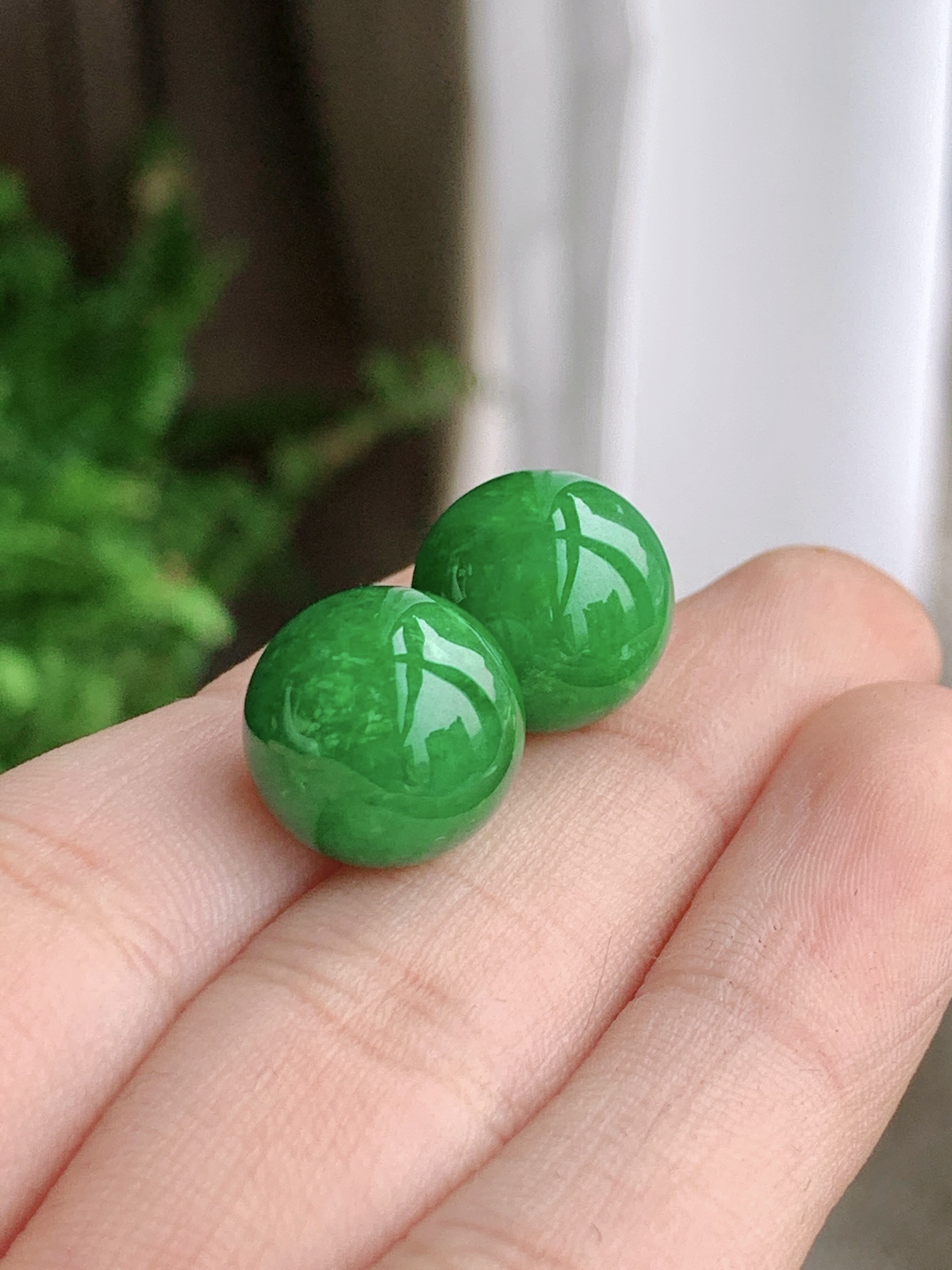 缅甸天然翡翠A货，冰阳绿珠子单珠，尺寸：12.7mm/
一颗价格。