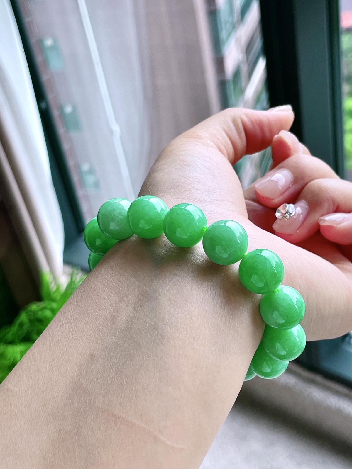 冰阳绿圆珠珠子手串
【尺寸】13.6mm