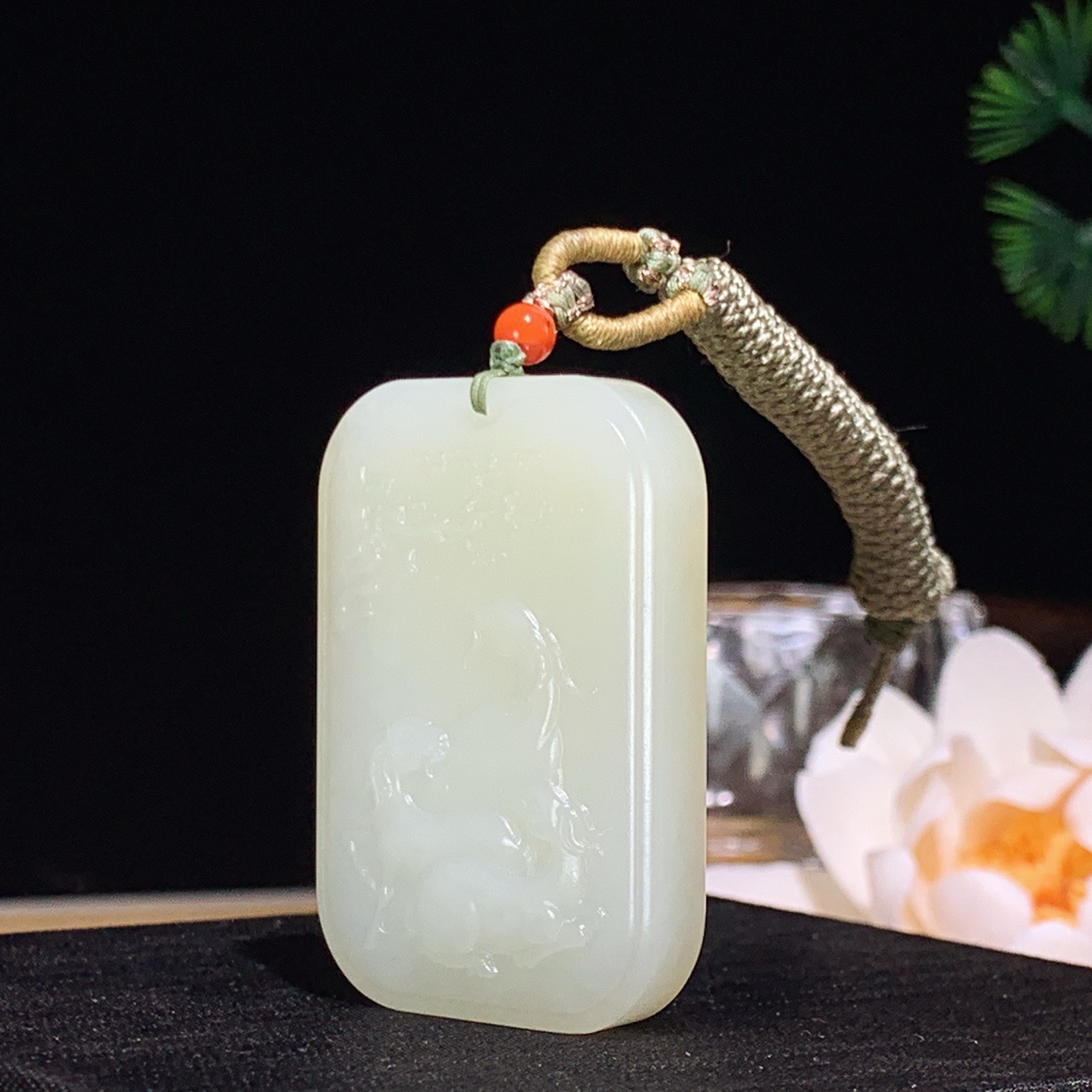 和田玉白玉三阳开泰挂件。尺寸43/29/8重26.5克 玉质细腻油润 底色纯净 脂粉好，品质好。lt