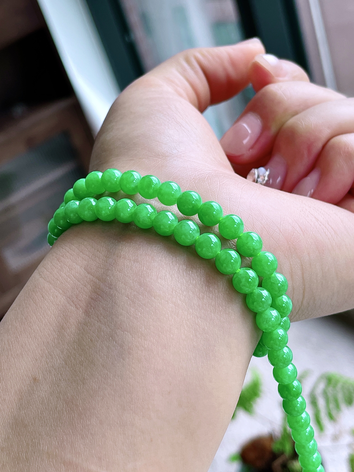 【珠子】冰阳绿珠链圆珠珠子珠链
【说明】缅料 性价比高  
【尺寸】5.6-6mm，31cm