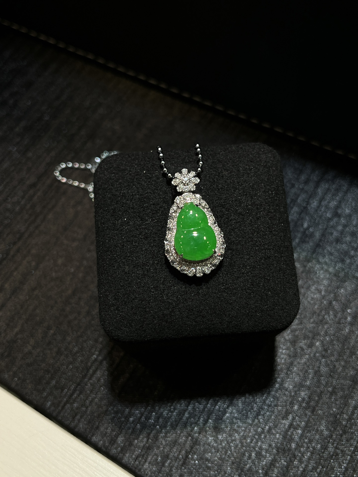 满色阳绿葫芦……
-

尺寸看图一
18k金镶嵌