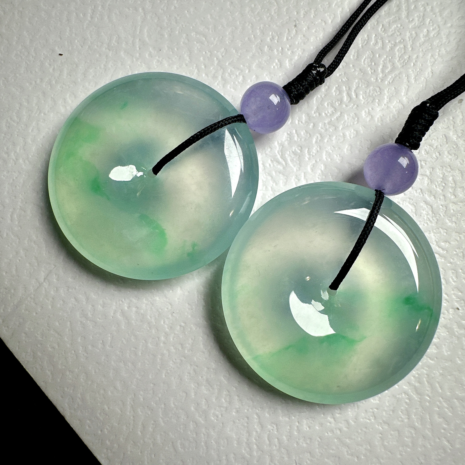 【冰种飘绿平安扣一对】质地非常细腻干净，冰润十足，种老冰透，收藏品质