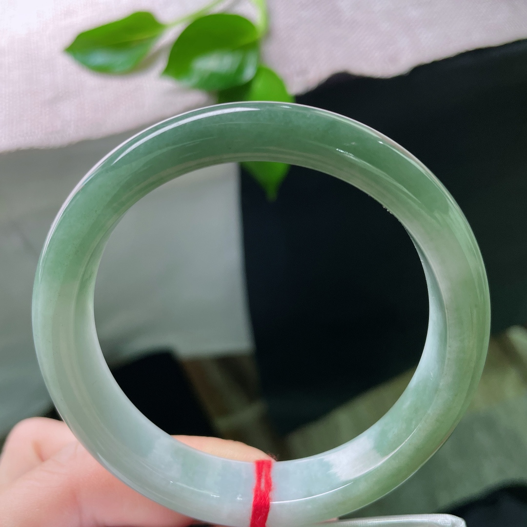 56.8/12/7.8，油绿正圈，水头好，种老，一点细纹不显，ss49252a