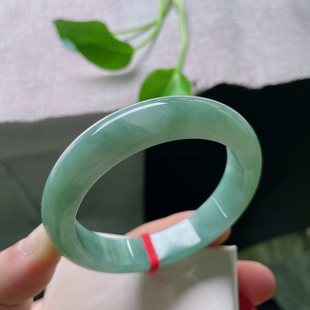 55/12.9/8.2，绿底正圈，柔润细腻，种老，底子干净清爽，皮纹，ss49021a