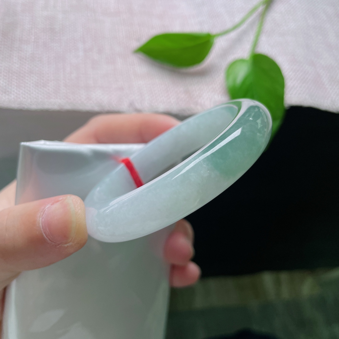 52.7/12/8半山水正圈，水润细腻，半山水有相逢，意境感，贵气。一点皮纹，ss50318a