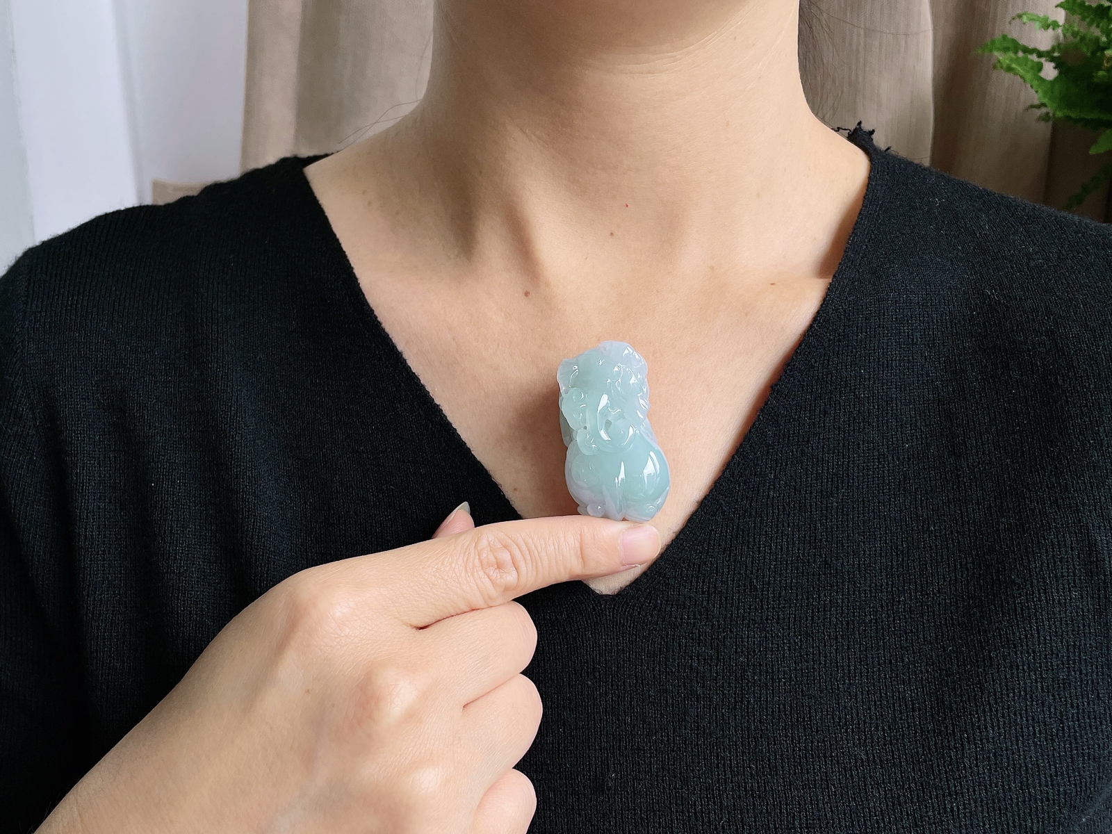 【裸石】冰晴水貔貅吊坠
【说明】缅料 性价比高  
【尺寸】47.4-26.4-23