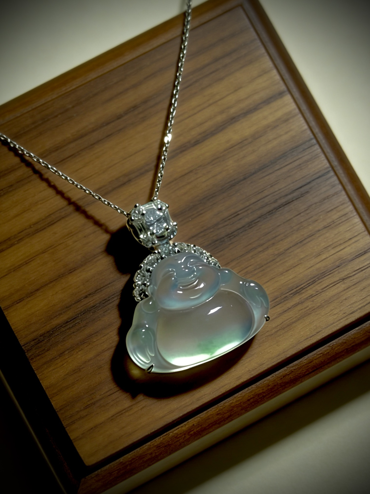 笑口常开弥勒佛，
裸石约18.6-13.5-5mm，
整体18.6-22-6.6mm，3.76g，
