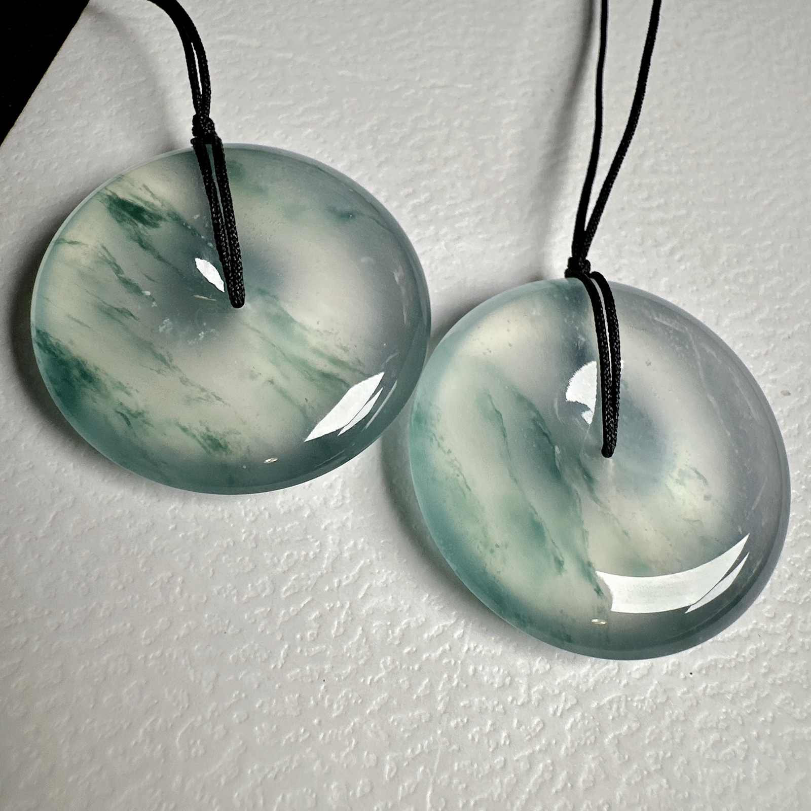 【冰种飘花平安扣一对】质地非常细腻干净，冰润十足，种老冰透，收藏品质，裸石尺寸28*5.8毫米