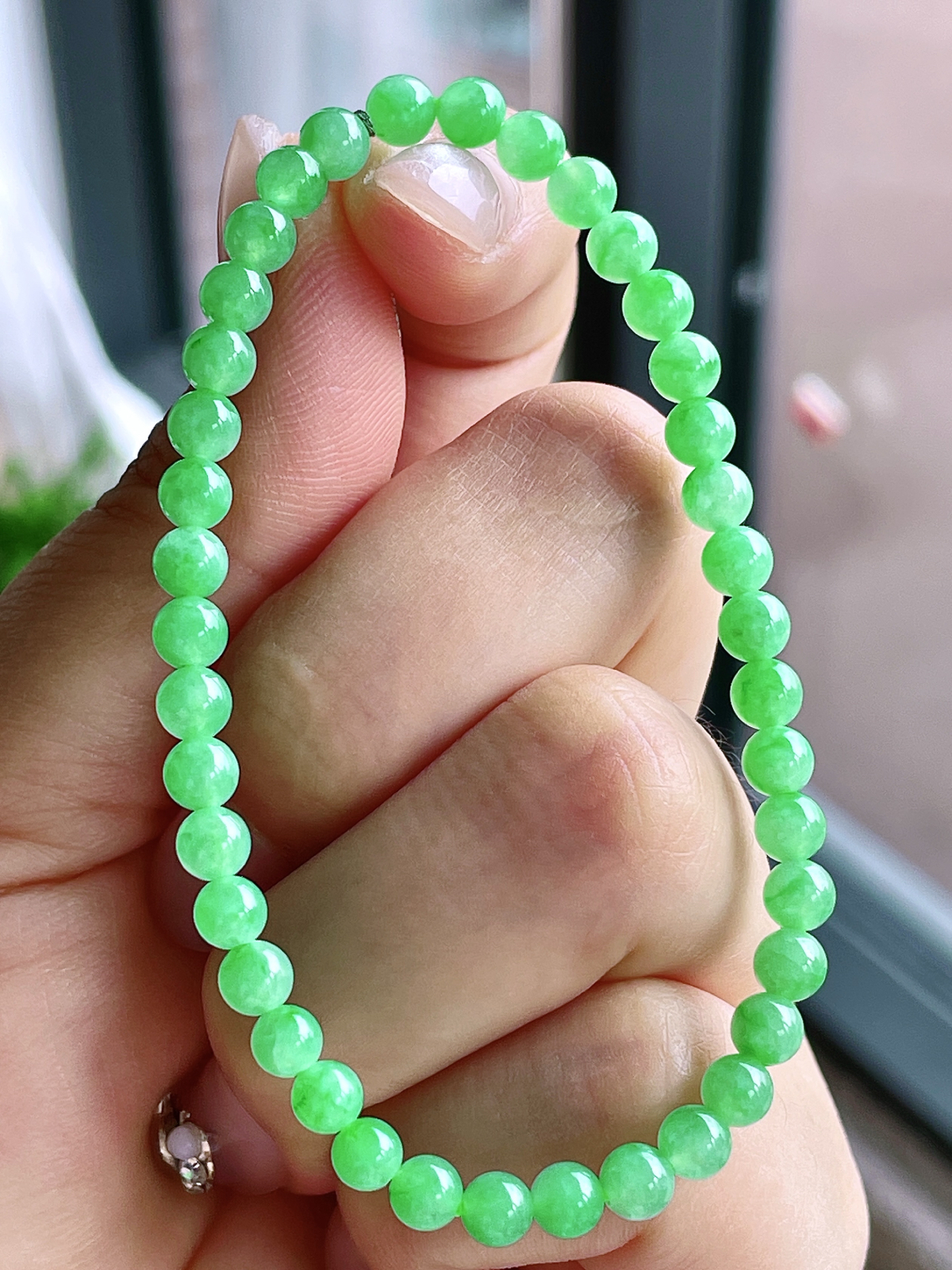 【珠子】冰阳绿手串圆珠珠子手串
【说明】缅料 性价比高  
【尺寸】4.8mm